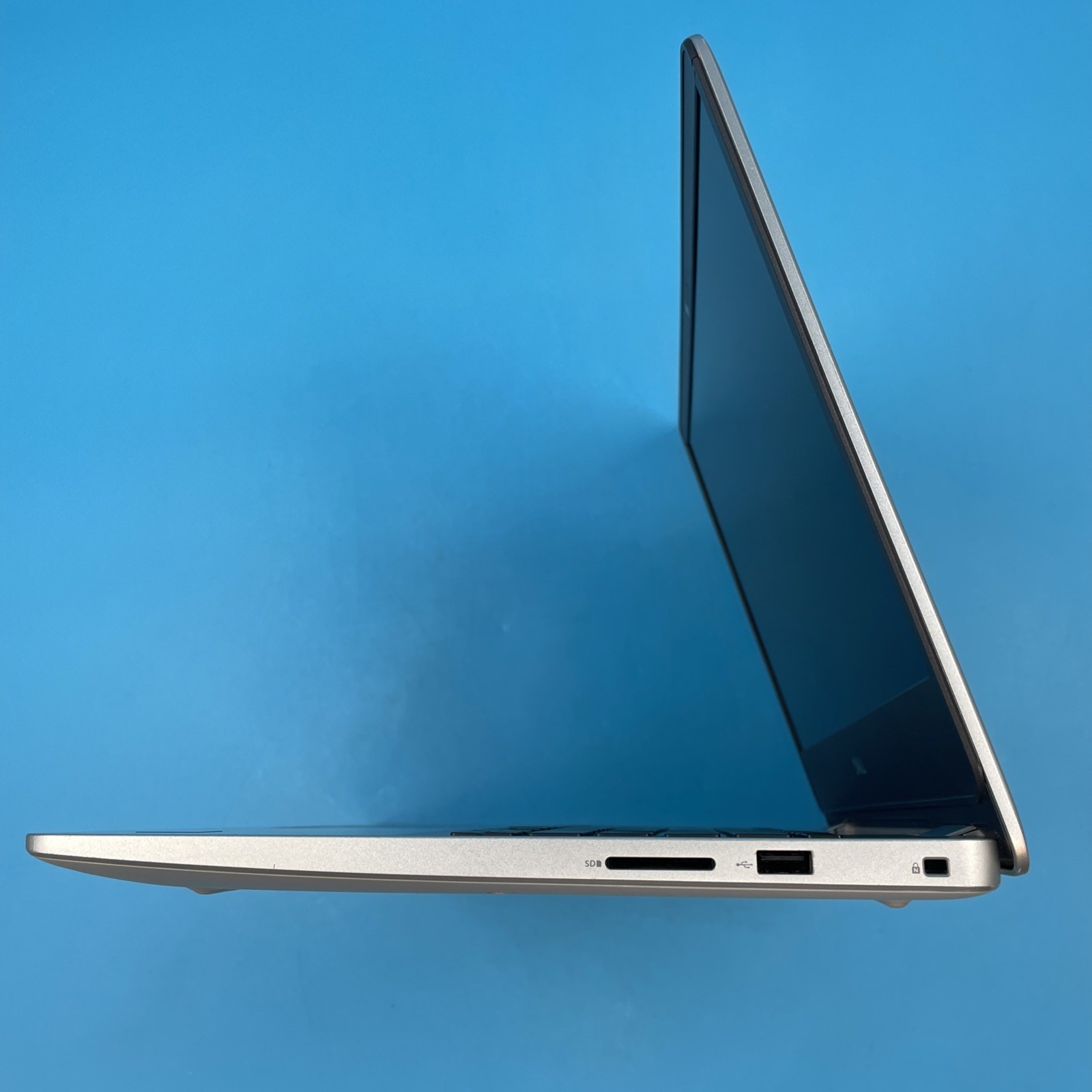 Dell Inspiron 5493 | i5-1035G1 | 8GB RAM | 256GB SSD | WIN 11 PRO | 79% BATT