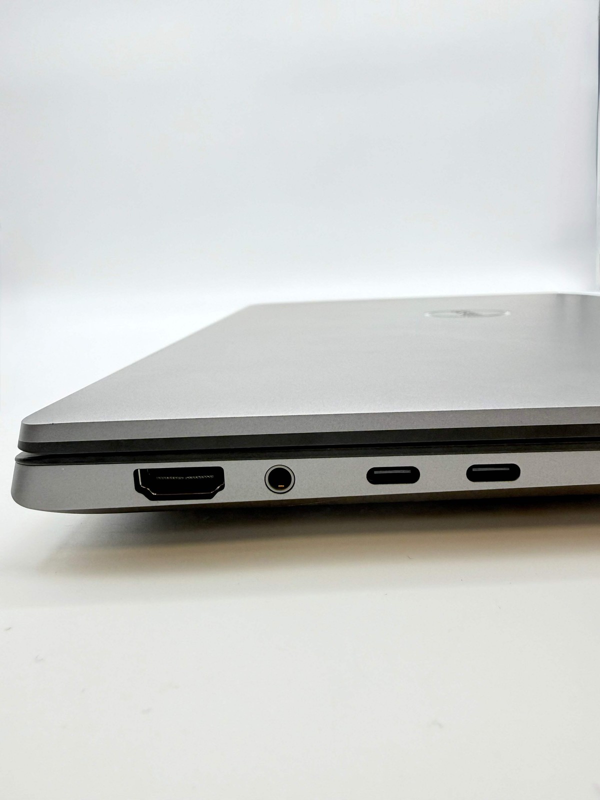 Dell Precision 5690 16″ Core Ultra 7 165H vPro 32GB RAM 1TB RTX 2000 Ada Gray
