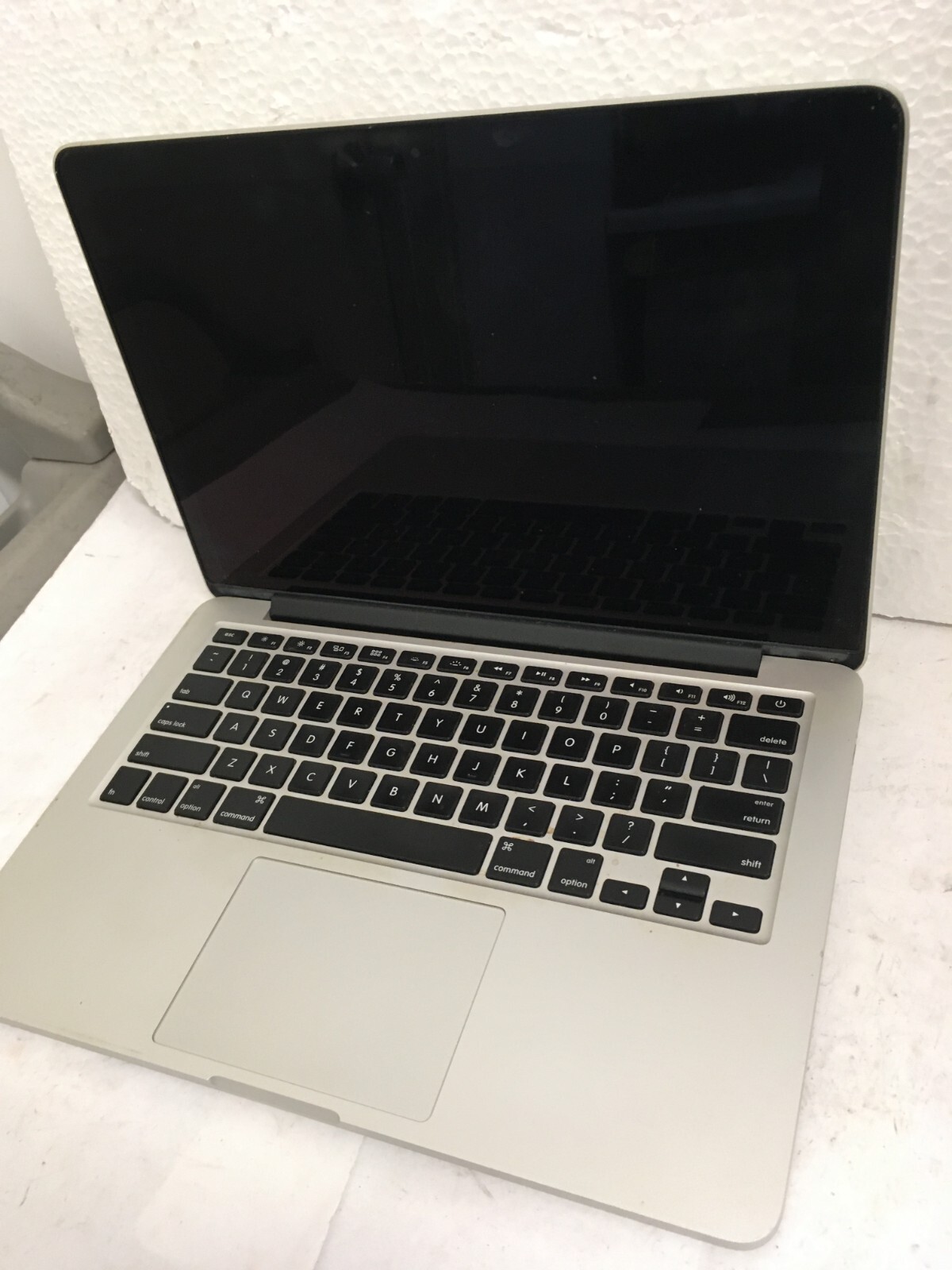 APPLE MacBook Pro 13 inch used laptop for parts/repair 11.1 2013