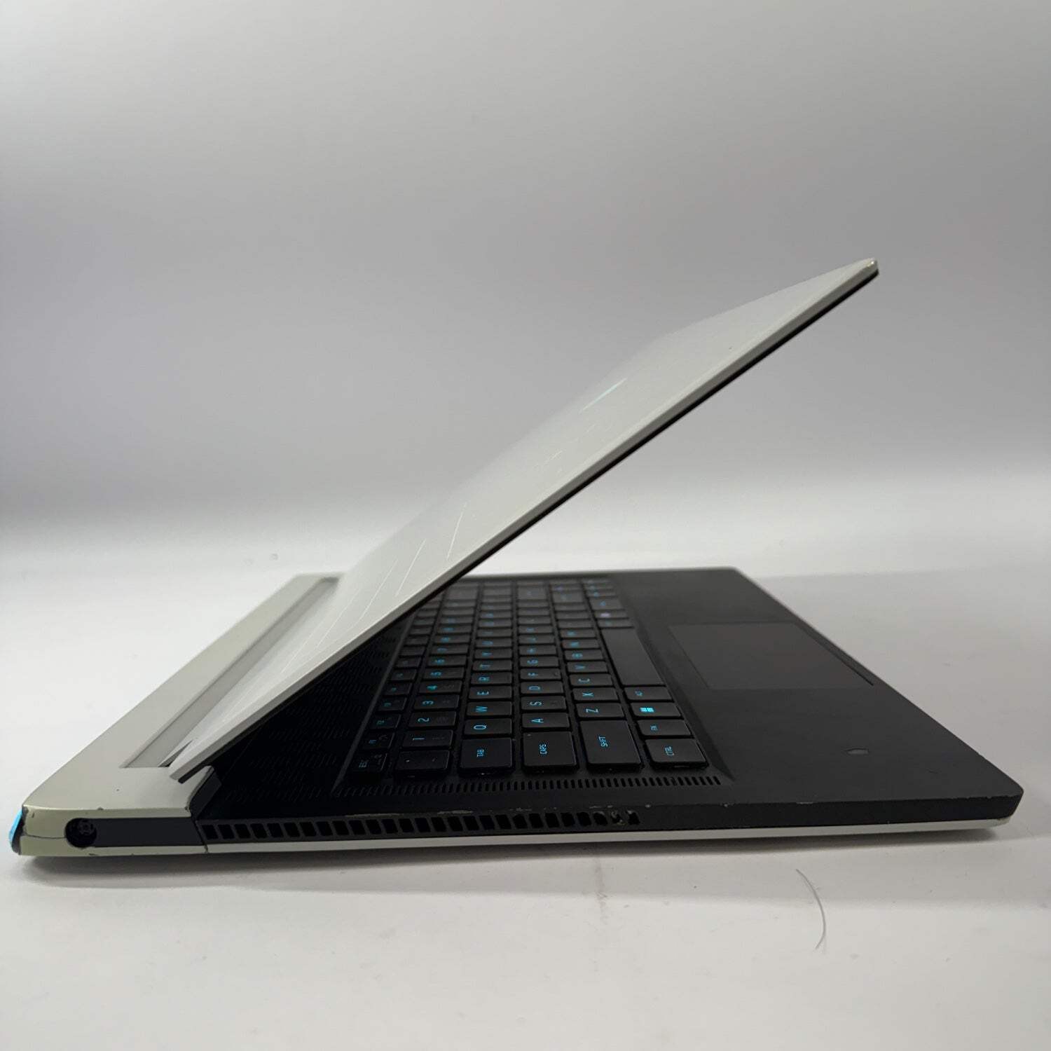 Alienware X15 R1 15.6″ i7-11800H 2.3GHz 16GB RAM 512GB SSD GeForce RTX 3070