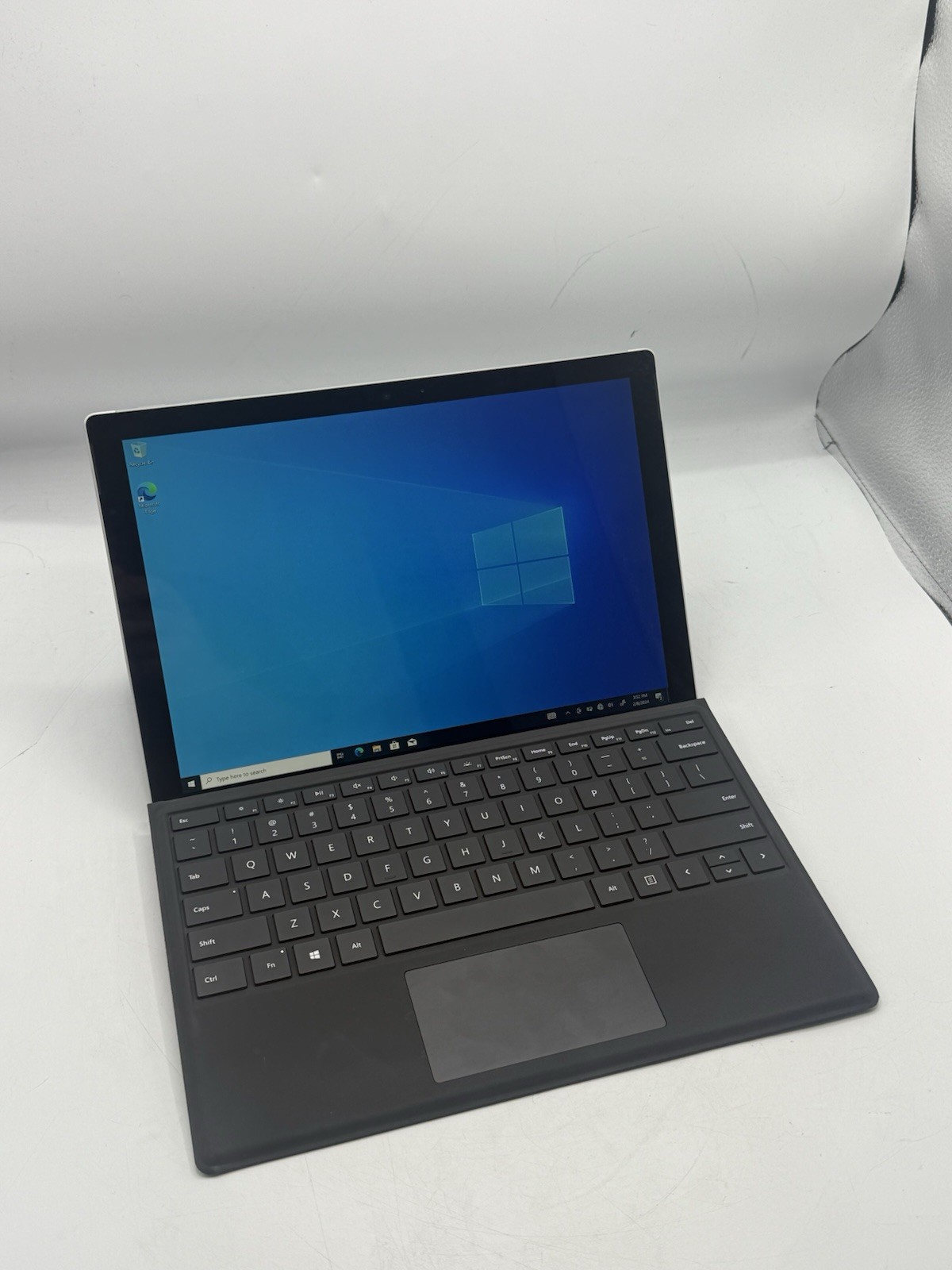 Microsoft Surface Pro 1796 12.3” Intel i5-7300U 2.6GHz 4GB RAM 128GB SSD WIN10P