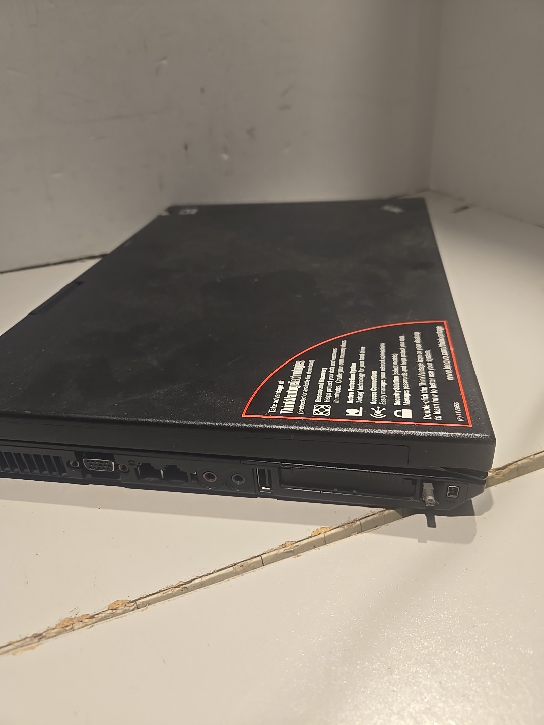 Lenovo IBM Thinkpad R61i Laptop Untested No Charger No Hard Drive Screen Damage