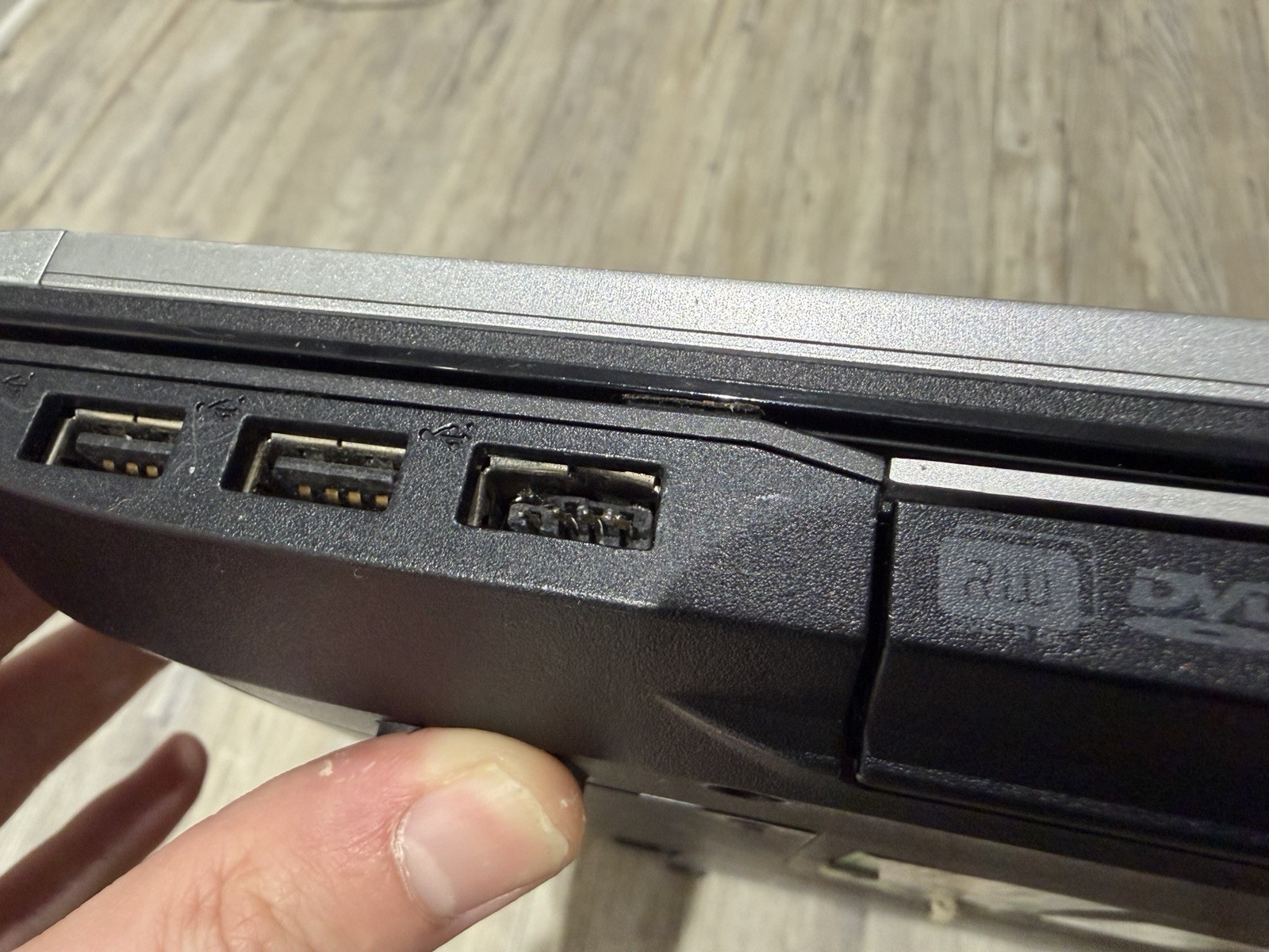 EXTREMLY RARE Acer Aspire 8943G 18.4″ i7-720QM, Radeon 5850, 4GB RAM, 500GB HDD
