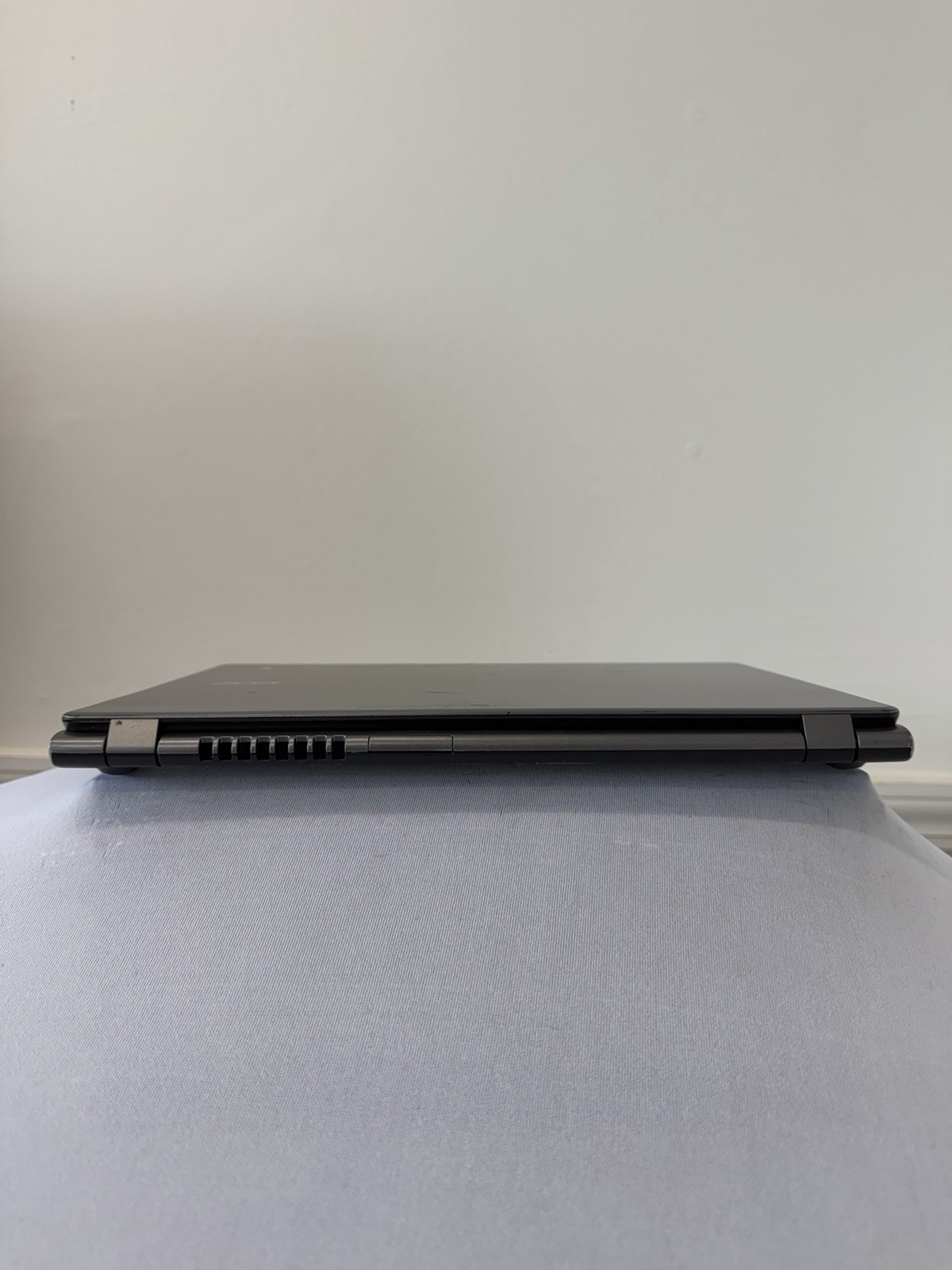 Acer Chromebook C720-2848 Laptop – Screen Leaking Light – Read Des