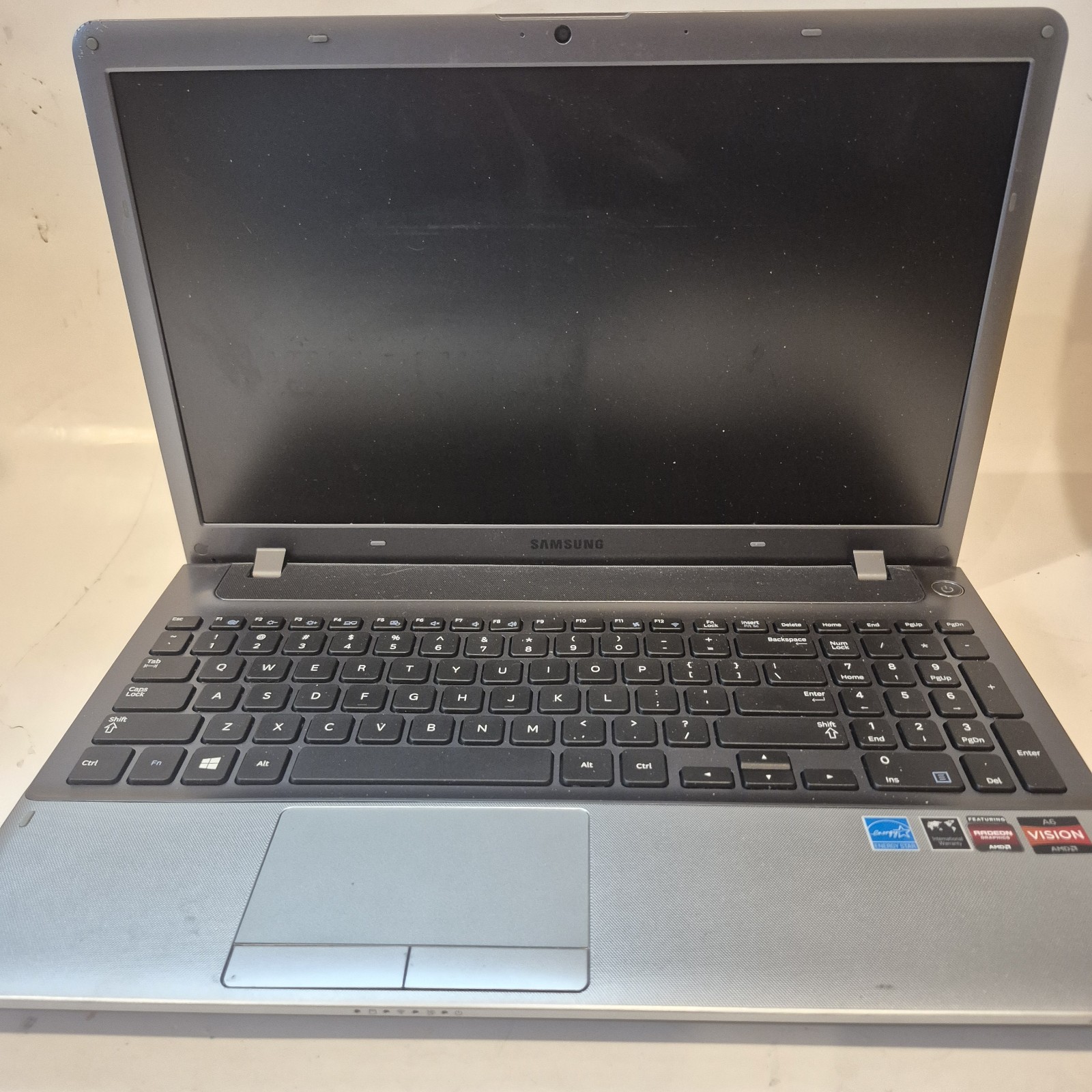 READ Samsung NP355V5C 15.6″ AMD A6-4400M APU Radeon HD 2.7GHz 120GB SSD 6GB RAM