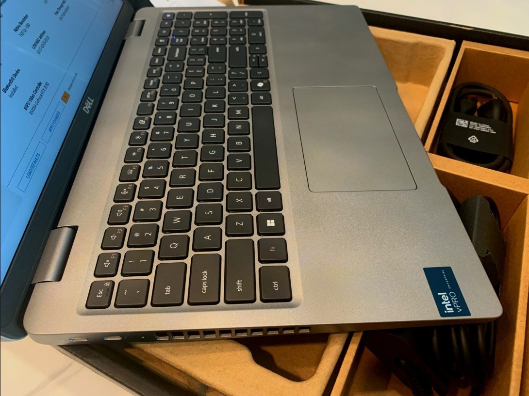 DELL LATITUDE 5550 INTEL CORE ULTRA 7 165H 16GB DDR5 512GB NO OS INSTALLED!!!