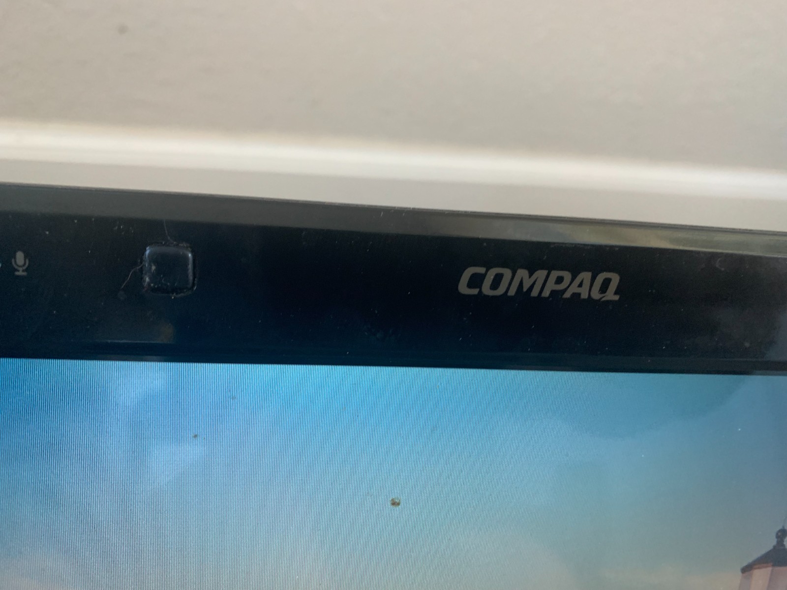Compaq Presario V6000 15.4″ Intel Core Duo T2450 2.00Ghz 2GB RAM 120GB HDD Win 7