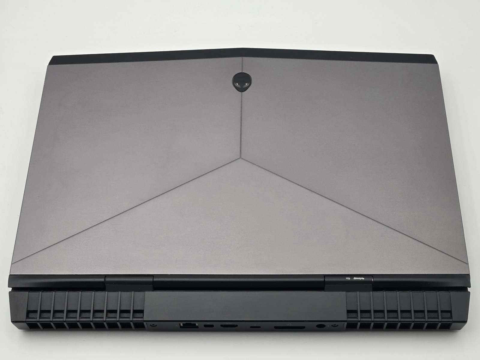 Dell Alienware 17 R4 17.3″ FHD i7-6700HQ GTX 1070 16GB 256GB SSD