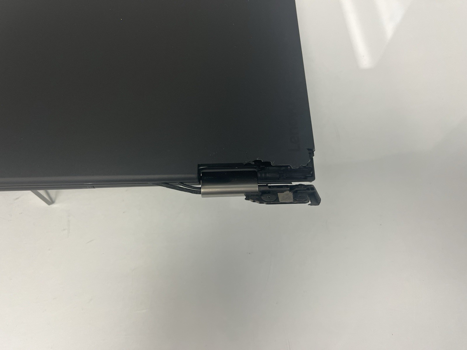 Lenovo X1 Yoga 2nd Gen i7-7600U 2.80GHz 8GB RAM NO SSD NO OS