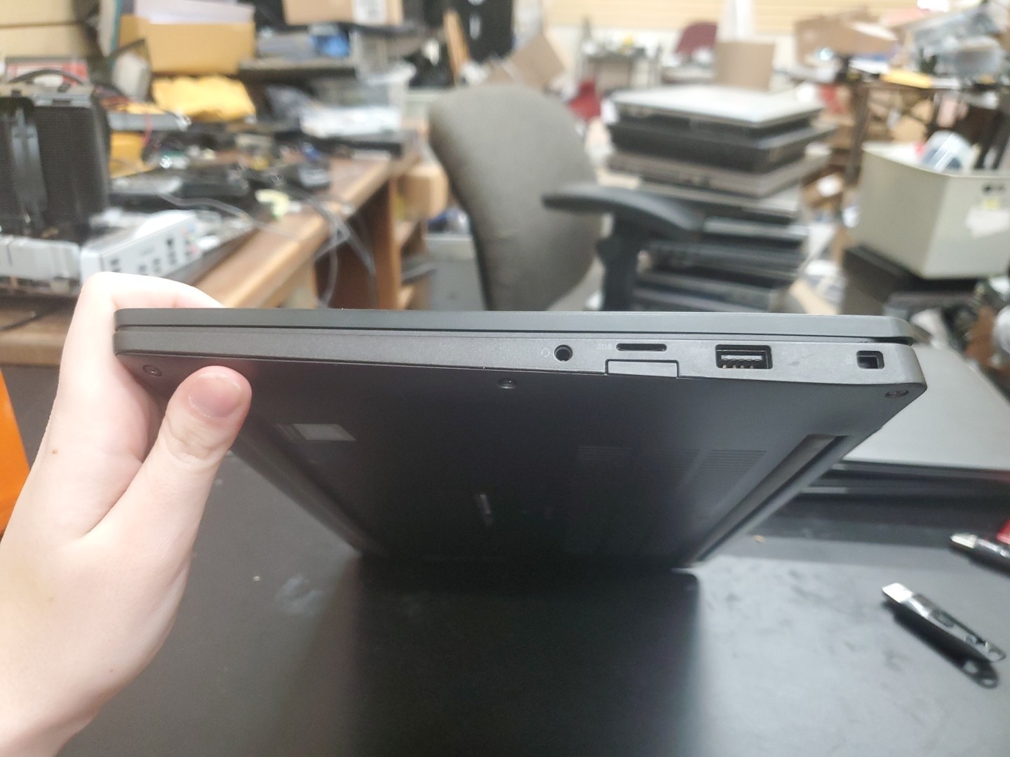 Dell Latitude 7400 14″ i5-8365U 8GB 256gb SSD Laptop W11P 123125-2