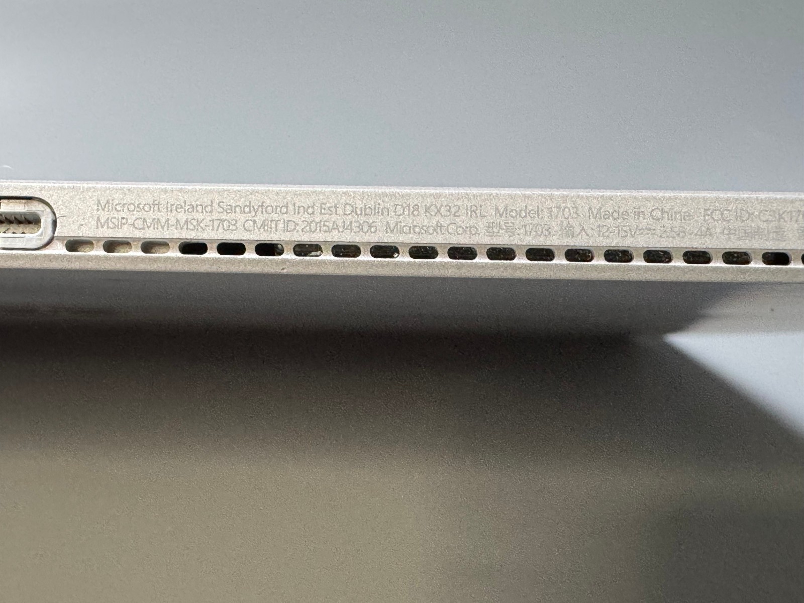 Microsoft Surface Book 1703 13.5″ i5-6300U 8GB Ram 128GB SSD NO KEYBOARD!!