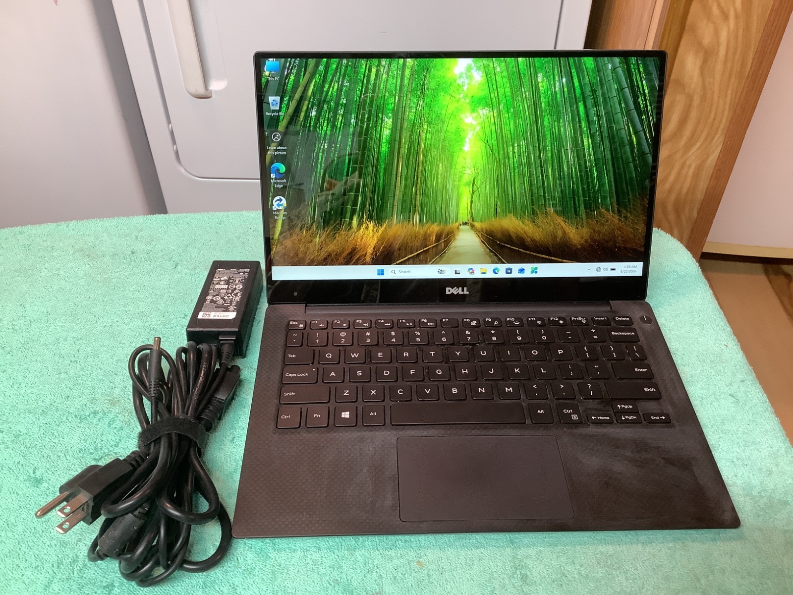 Dell XPS 13 9360 13″ QHD-Touch i7-7660U, 16GB-256GB NVMe Windows 11 Pro #HMVV9H2