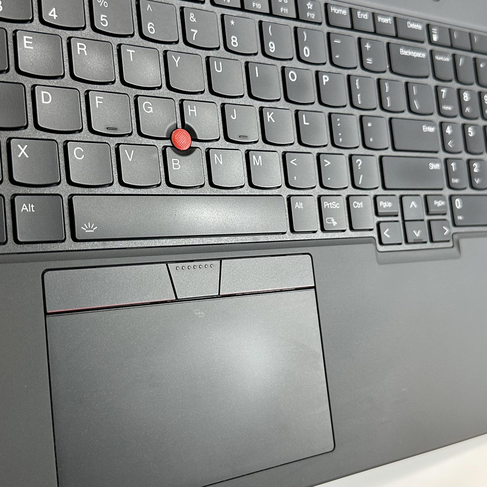 Lenovo ThinkPad T16 Gen 1 Gray FHD+ 2.9 GHz Ryzen 5 PRO 6650U 16GB 1TB SSD Good