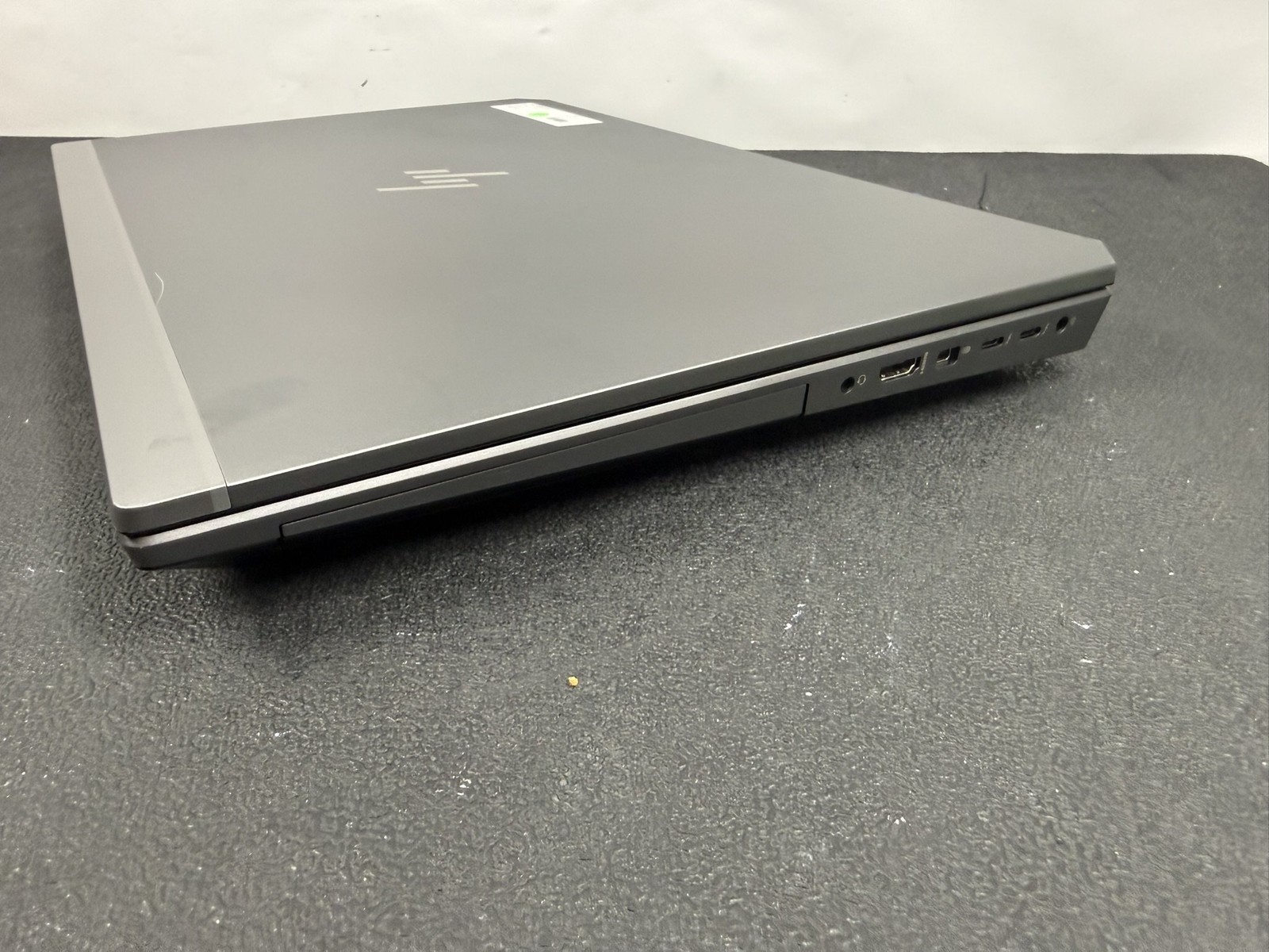HP ZBook 17 G6 17.3″ i7-9850H 32GB DDR4 512GB RTX 3000 – NO BATTERY – READ