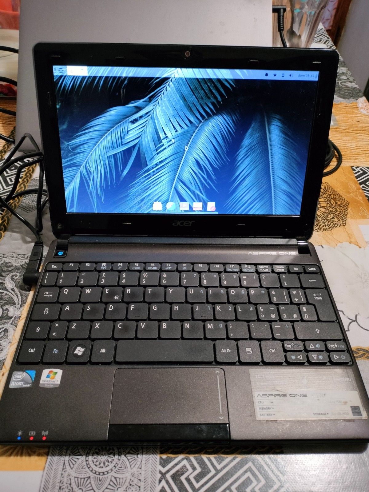 Aspire One D270 w/linux Zorin OS working Netbook