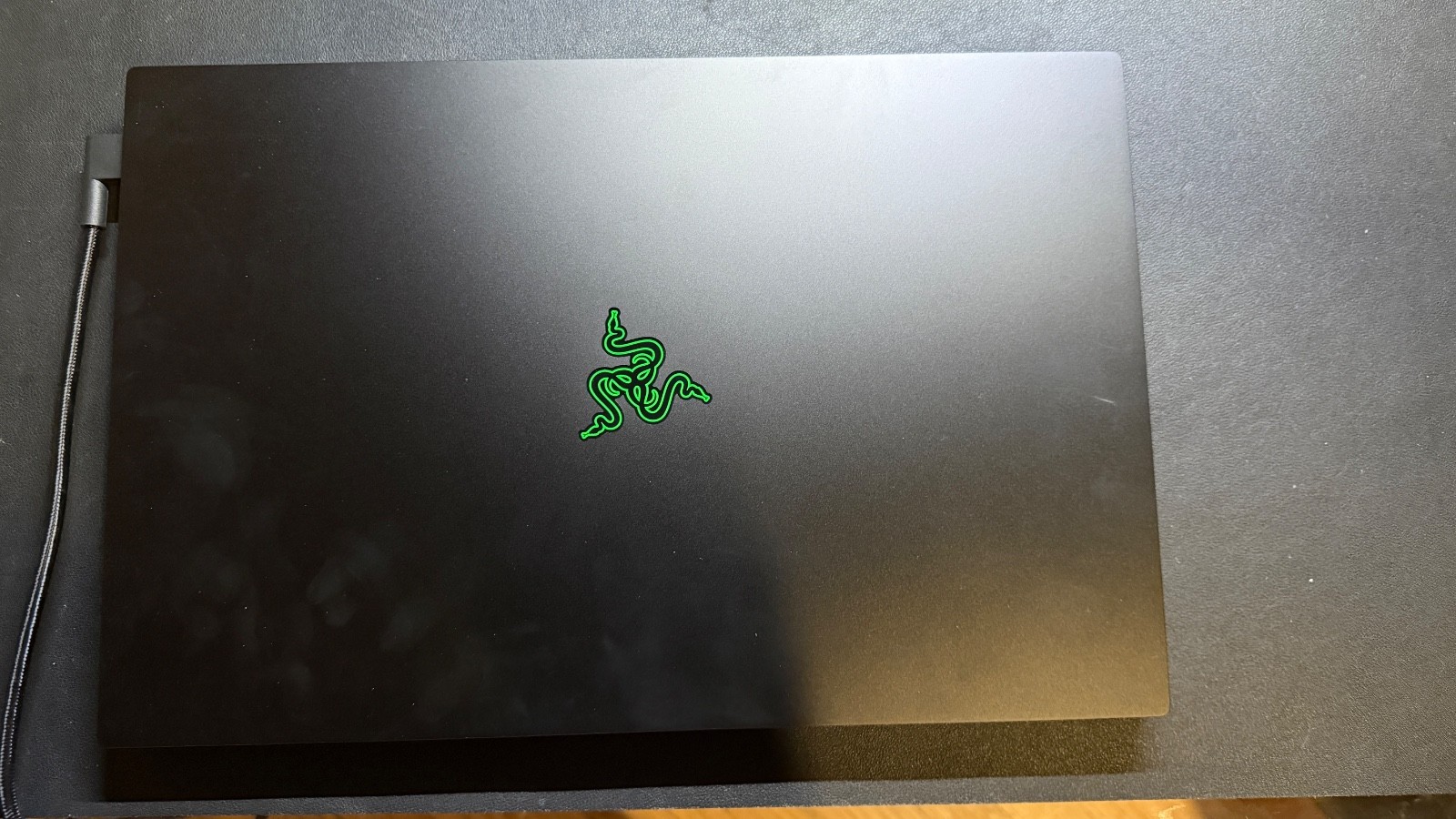 Razer Blade 17 2.4 GHz i7 16GB 1TB SSD RTX 3070 Ti Excellent