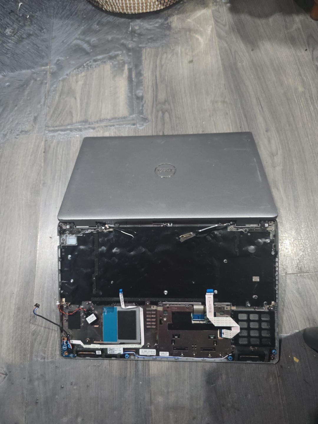 Dell 5520 Screen Bezel keyboard Trackpad Assembly