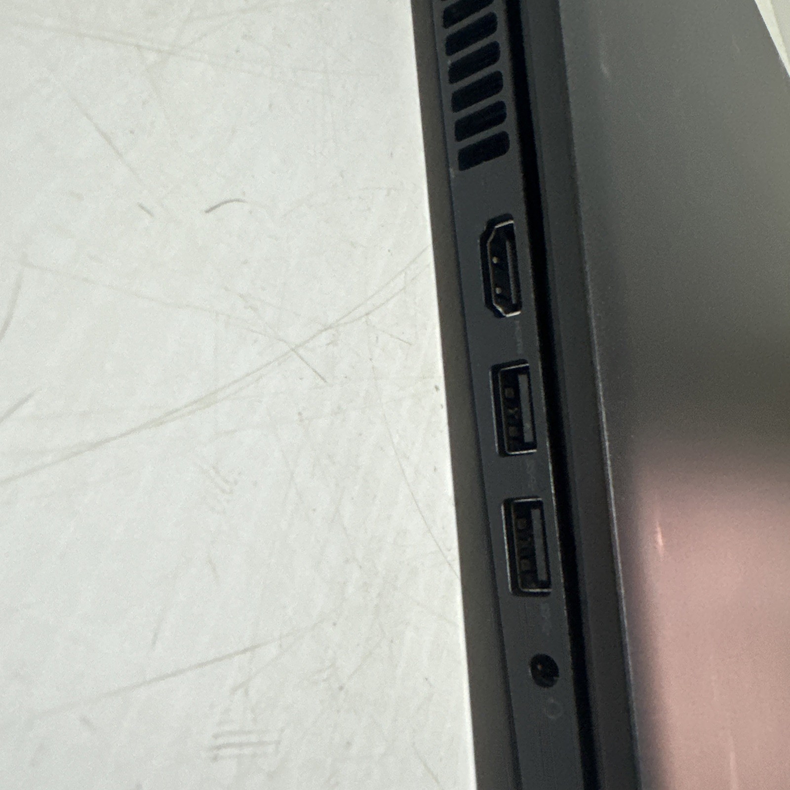 Dell Latitude 3560 15″ Laptop i3-5005u 4gb Ram No Drives Boots Bios