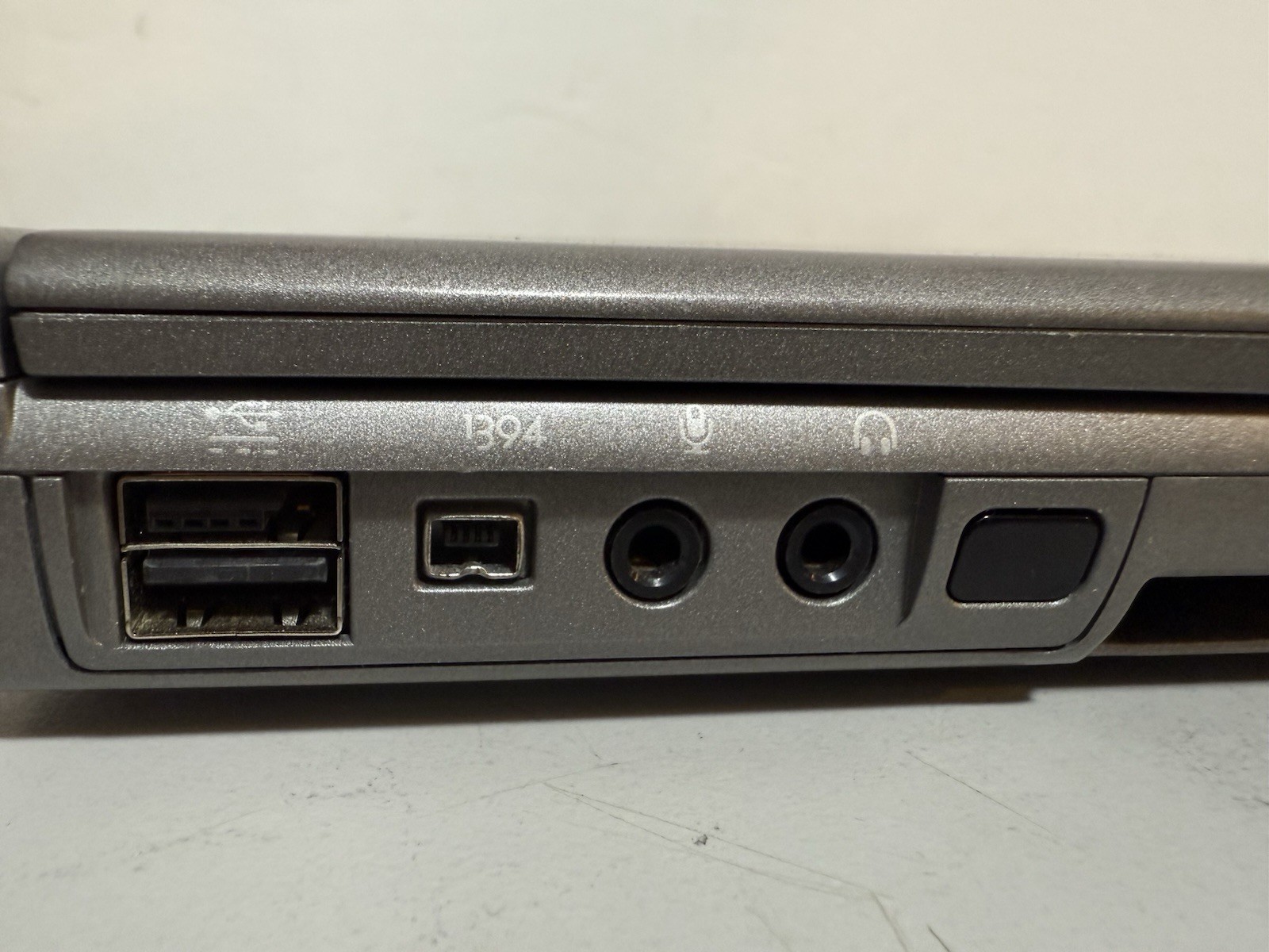 DELL LATITUDE D400 12.1″ Laptop INTEL PENTIUM 1.4GHz 2Gb 60Gb HDD WinXP PRO SP3