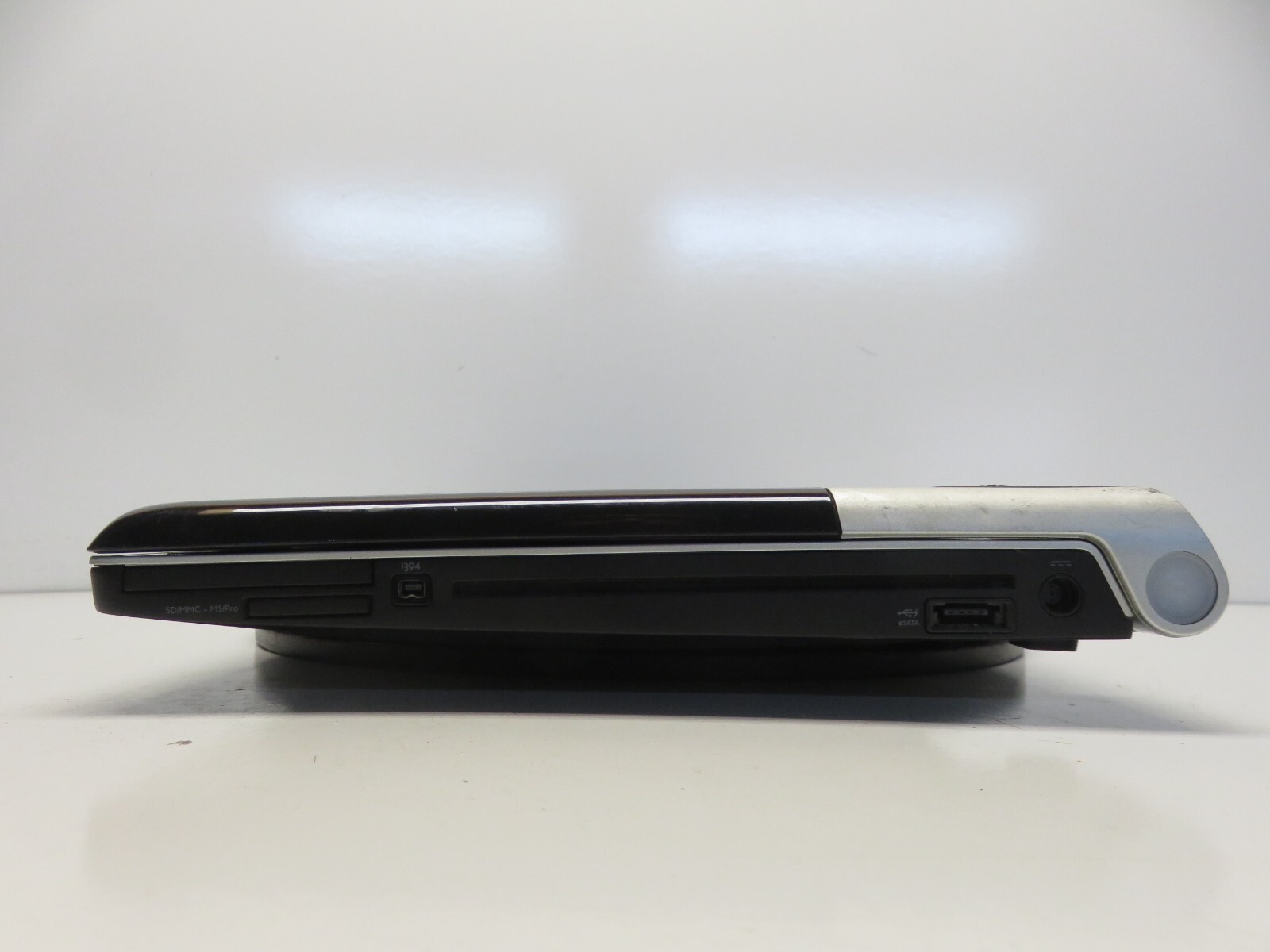 Dell Studio XPS 1647 Intel Core i5 M520 2.4GHz 4 GB NO HDD No Batt READ