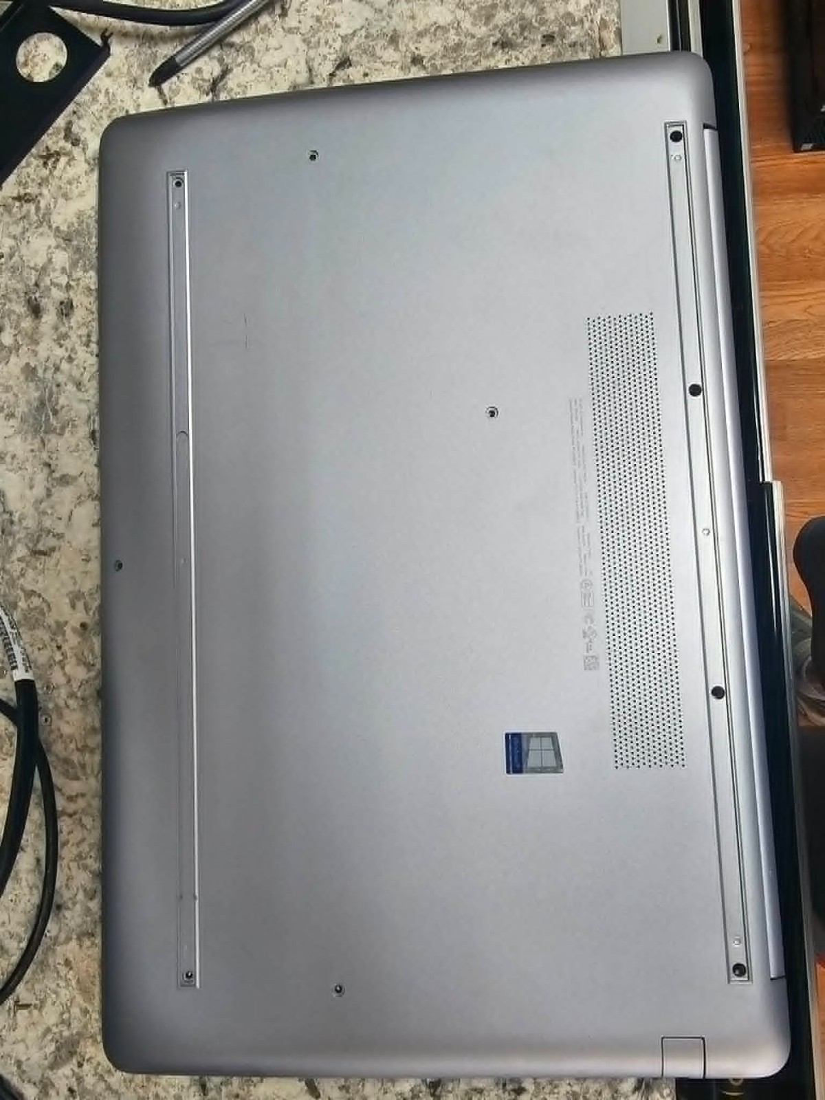 HP ProBook 470 G7 17.3″ i5-10210U@1.6GHz, 4GB RAM – Powers Posts Works Bad Hinge