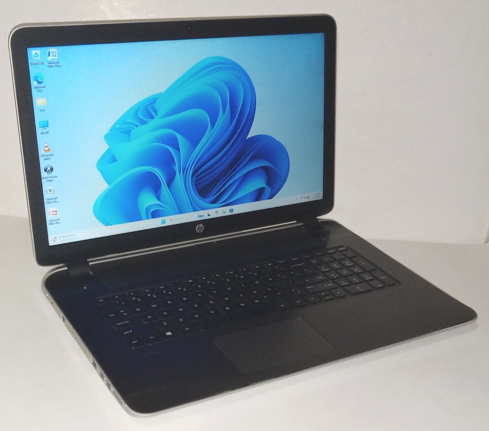 HP Pavilion 17-f262nr 17.3″ A10-4655M Quad-Core CPU 16GB Ram 1TB Webcam Win 11