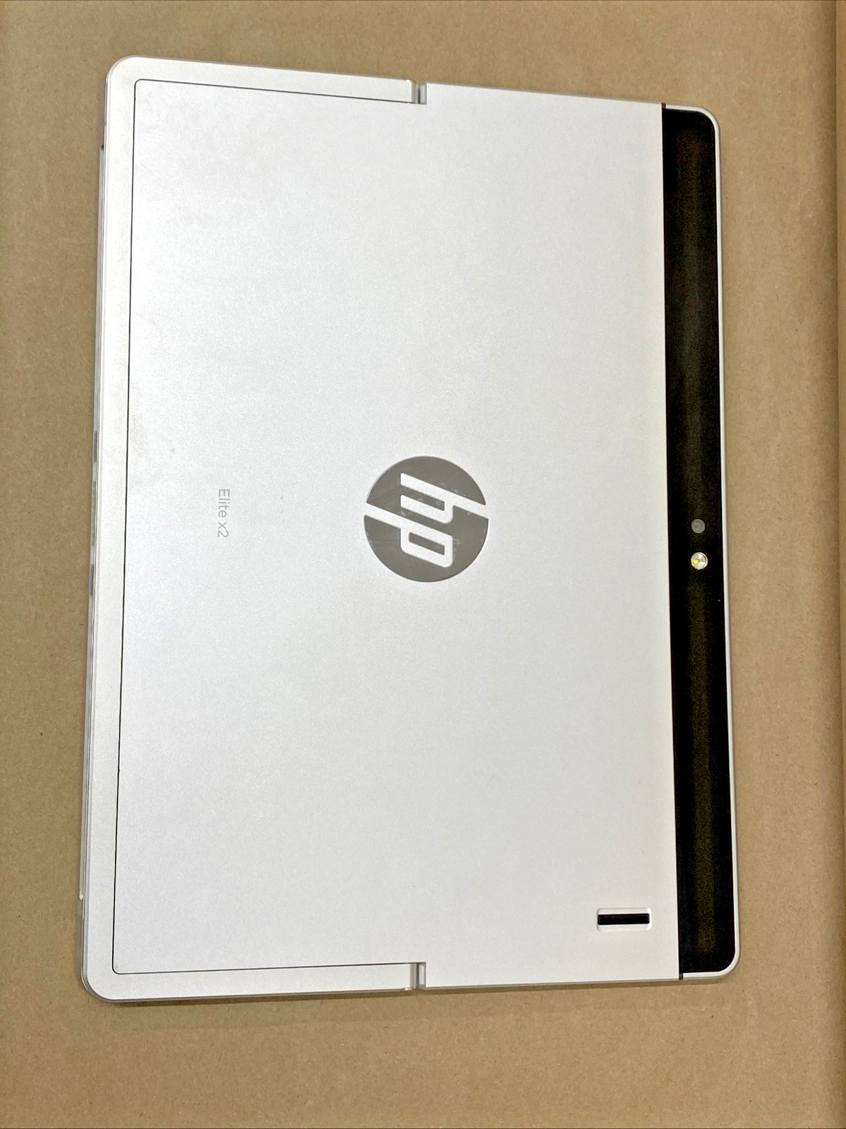 HP x2 1012 G1 – 12″ FHD – m7-6Y75 – 8GB – 256GB SSD – Win 10 Pro – Bad Battery