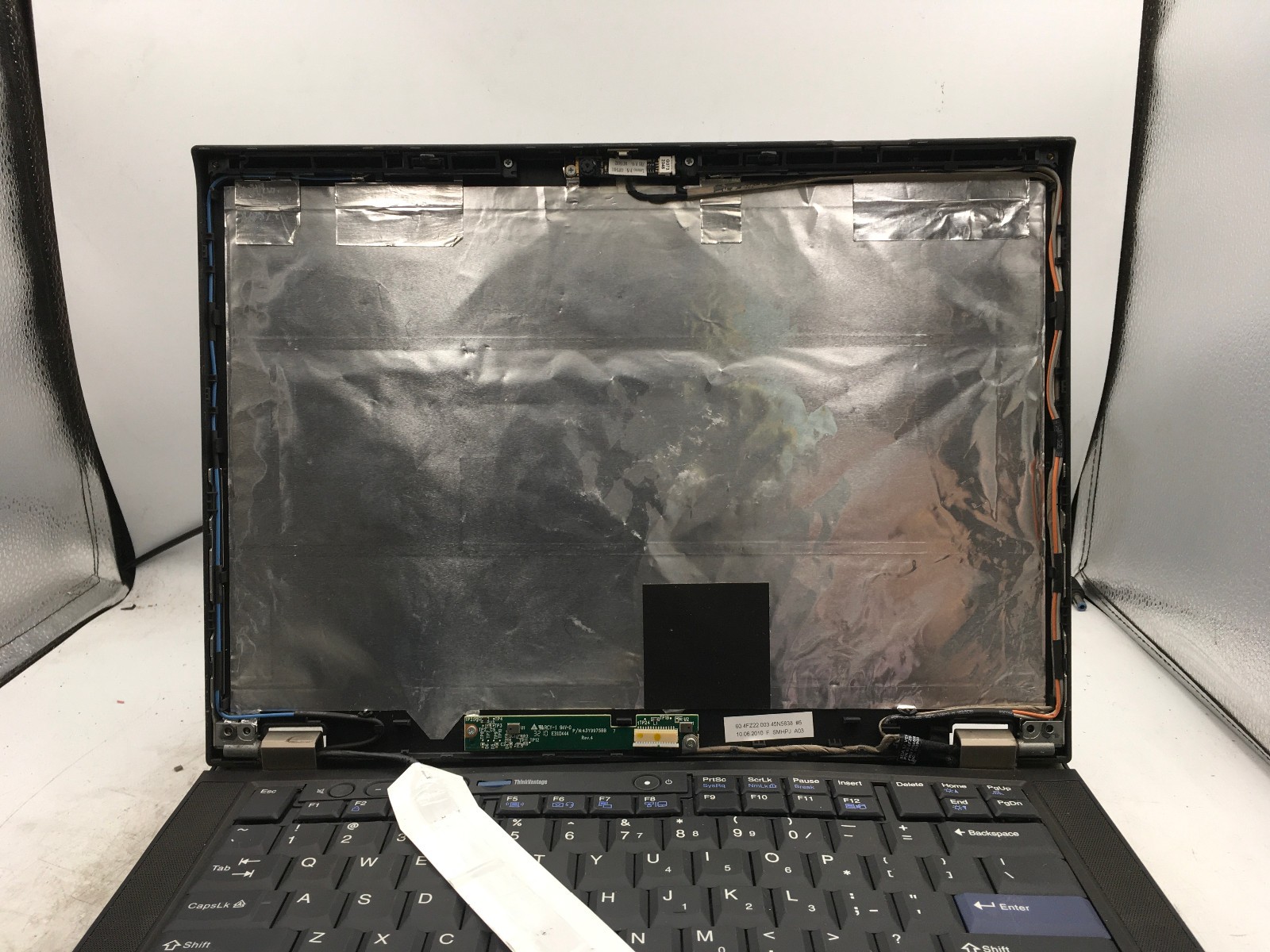 LENOVO THINKPAD T410 – FOR PARTS/NO LCD – INTEL i5-520M – NO RAM – READ DESC -BB