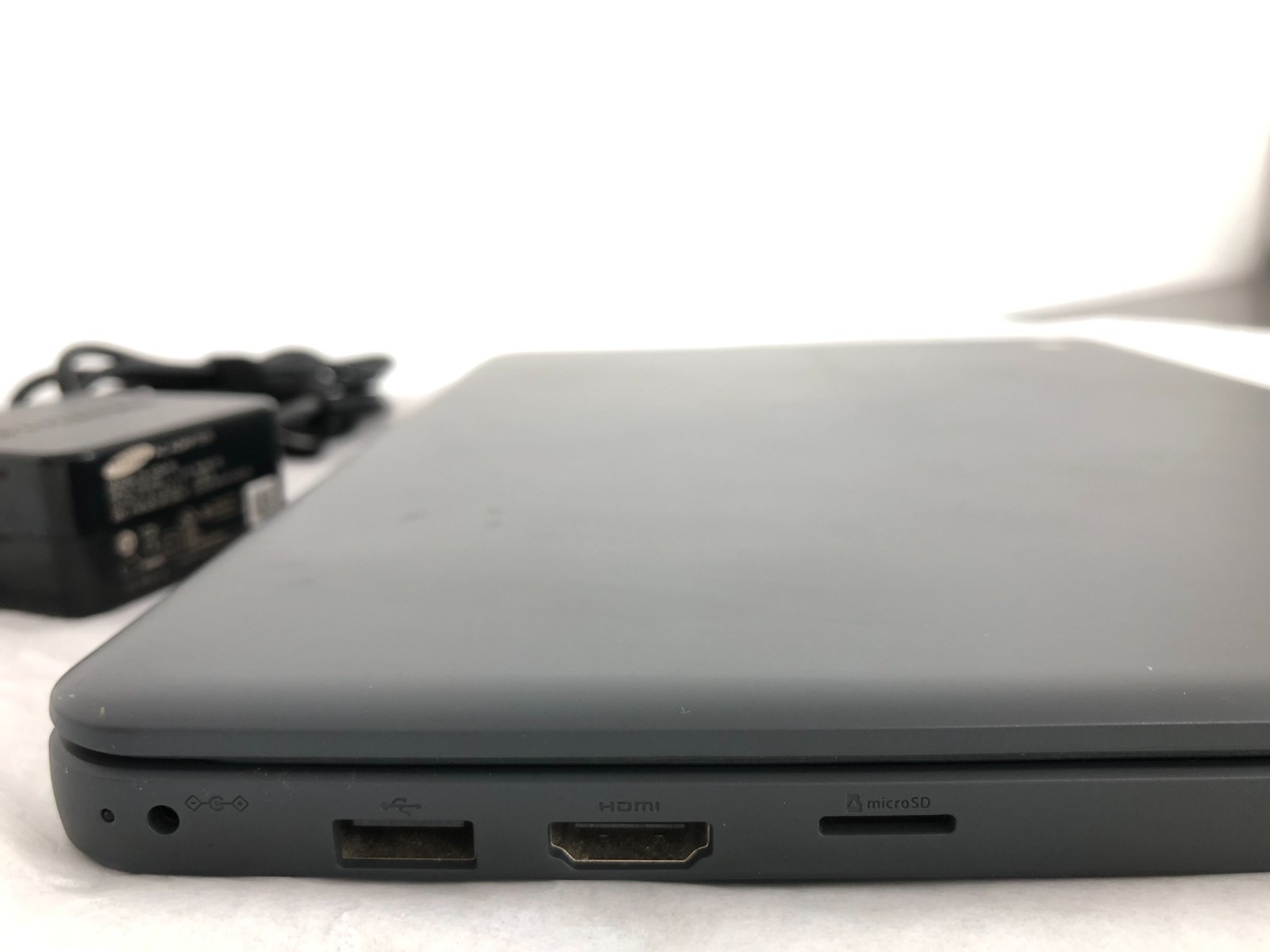Samsung Chromebook 3 XE501C13-K01US 11.6″ 2GB RAM Charcoal + CHARGER