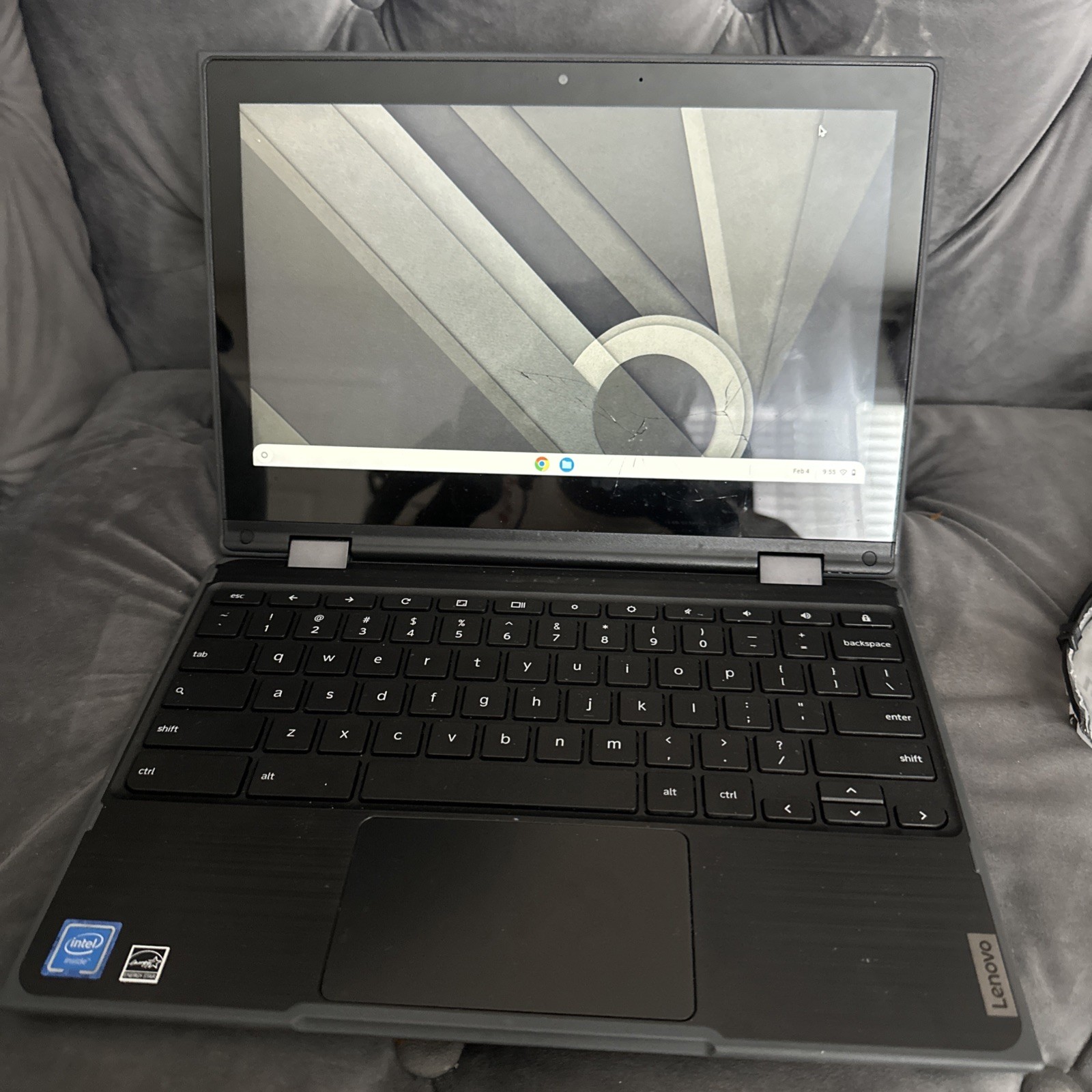 Lenovo 300e Chromebook (32GB SSD, Intel Celeron N4000, 2.60GHz, 4GB RAM,Cracked