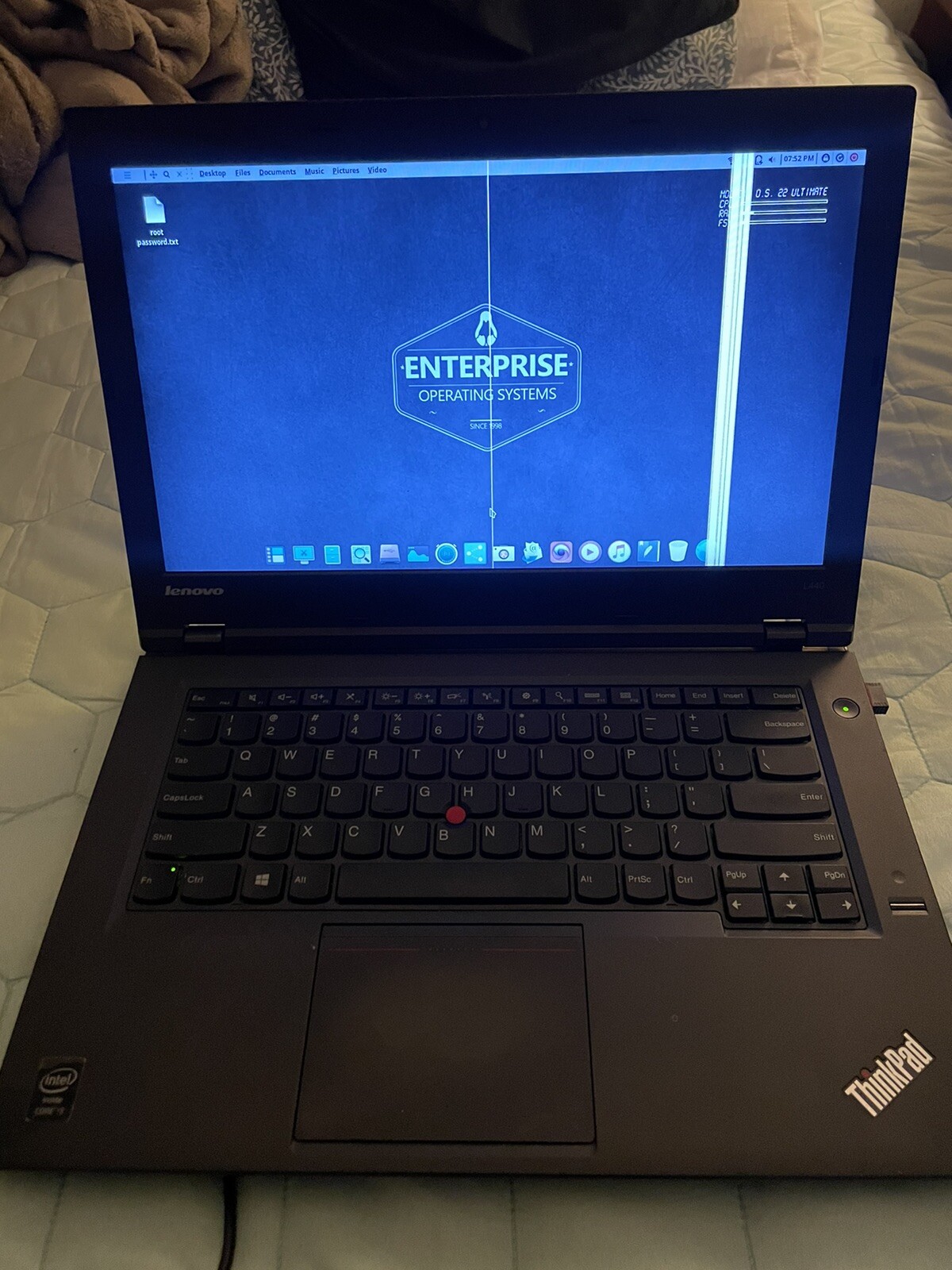 Lenovo Thinkpad E470 14″ (256GB SSD, Intel Core i3 7th Gen., 2.40 GHz, 4GB)…