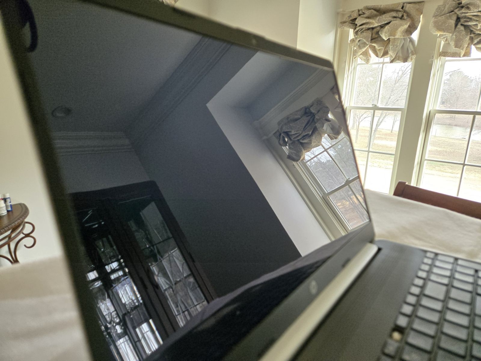 HP laptop/notebook, Webcam, Wifi, Windows 11, Touchscreen, Comes with charger