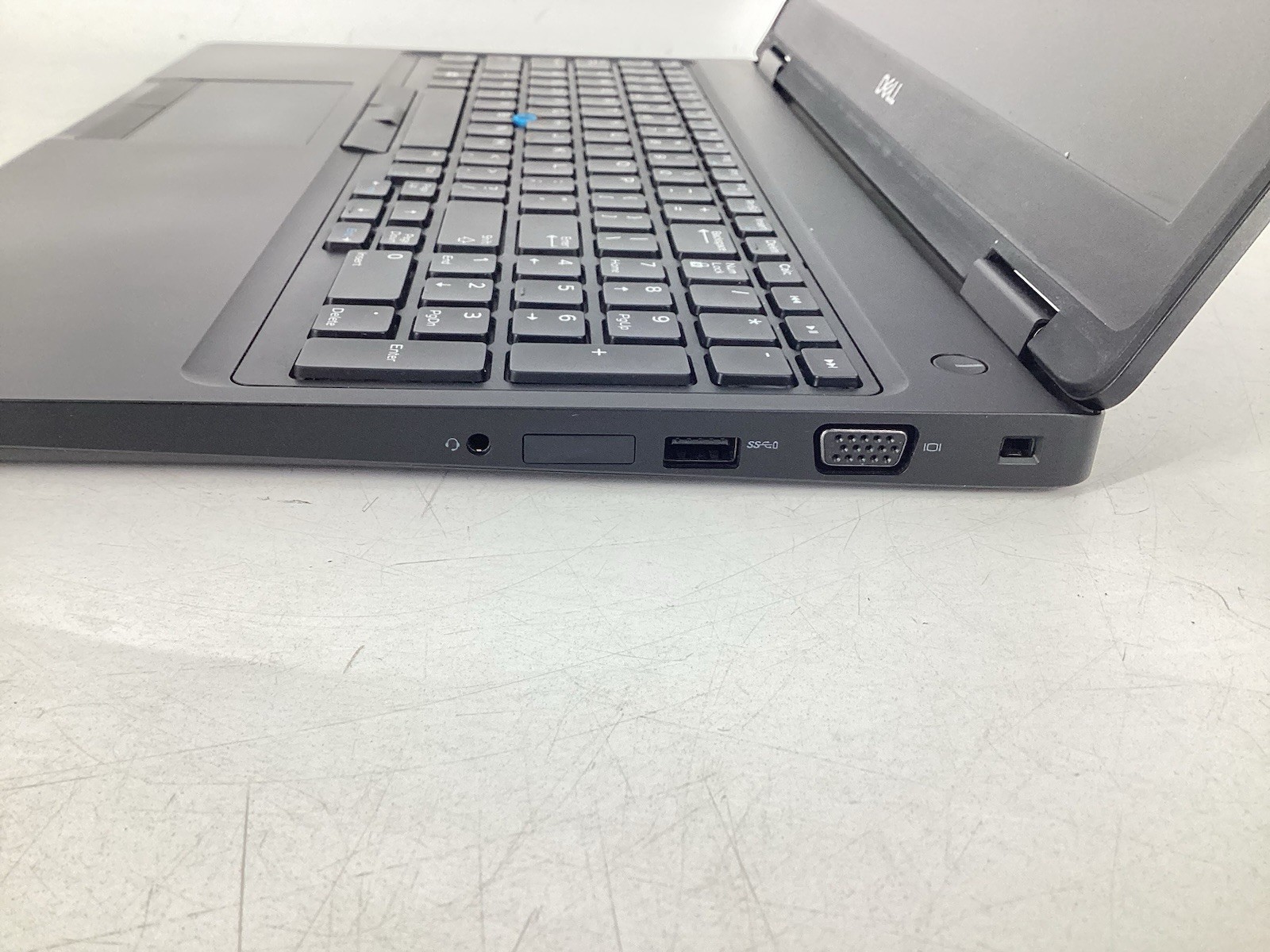 Dell Latitude 5590 15.6″ (i5-8350U @1.70GHz 8GB RAM No SSD No OS) No AC B-Grade