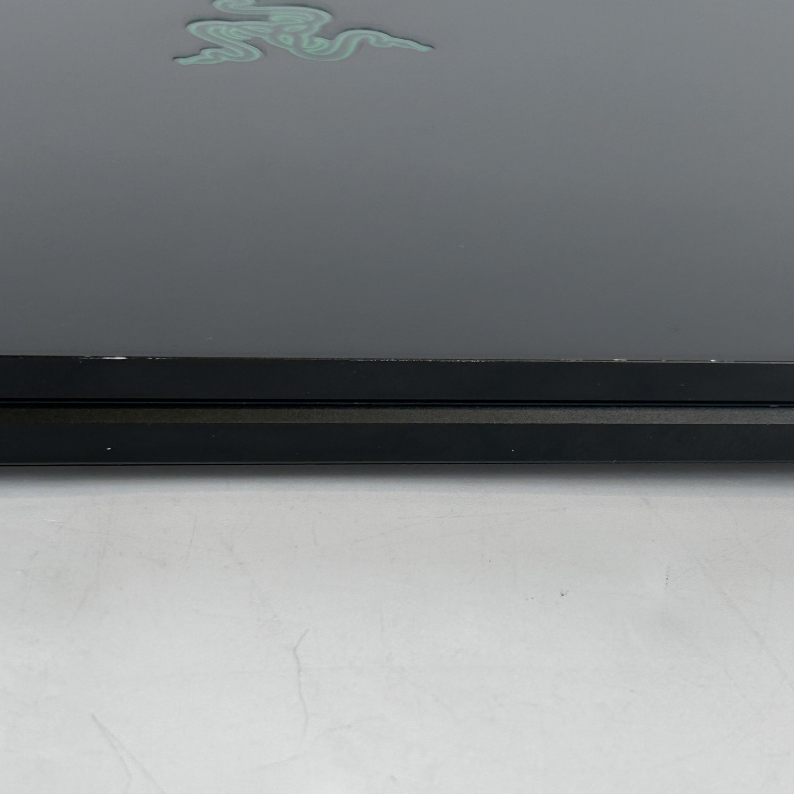 Razer Blade 18 240Hz QHD+ 2.2 GHz i9-13950HX 16GB 512GB SSD RTX 4090 FRAME GAP