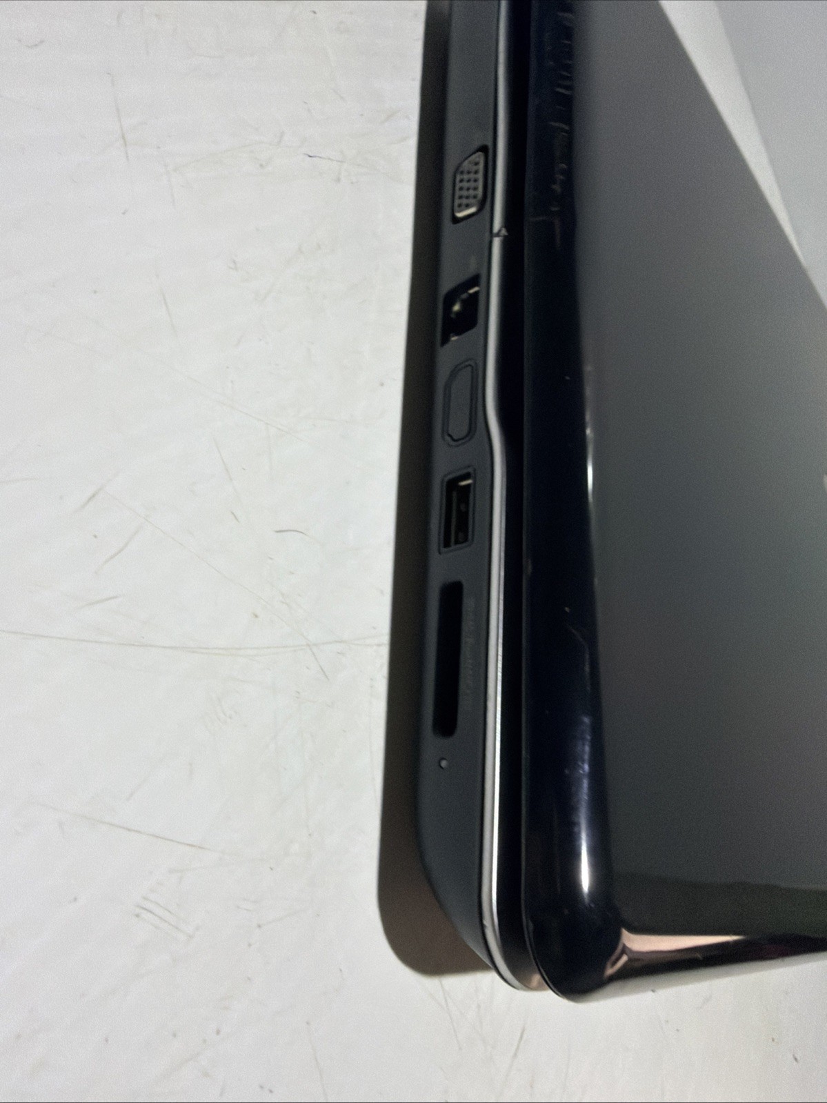Compaq Presario CQ60 15″ Laptop AMD Athlon QL-62 1gb Ram No Drives Boots Bios