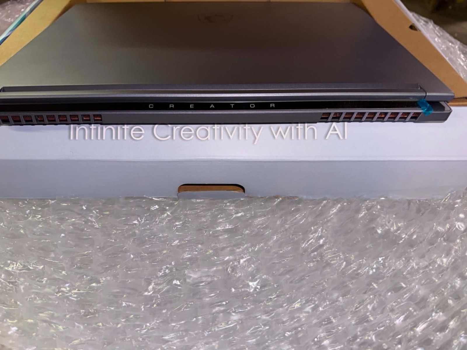 MSI Creator 16 AI Studio A1VHG 16.0″UHD+ Core Ultra 9 185H 64GB 1TB RTX 4080