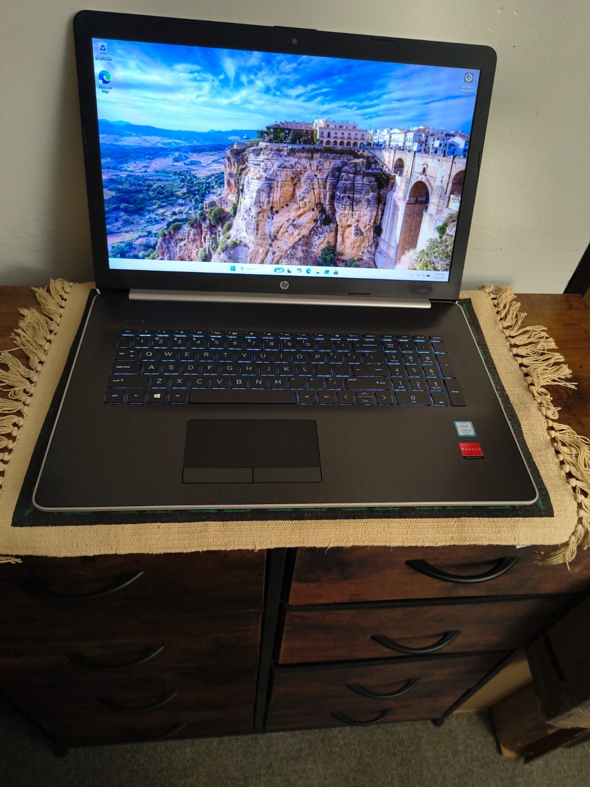 HP 17-by0053cl T/S Core i5-8250u@1.6GHz 12GB 250GB NVMe SSD+1TB HDD Win11Hm BKLT