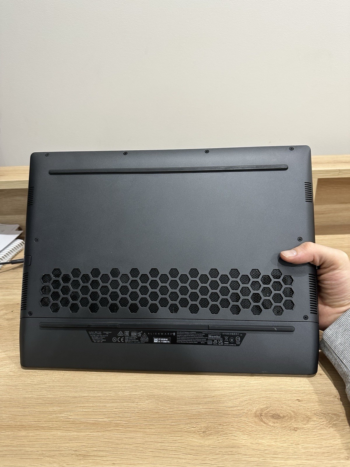 Alienware m15 R7 i7-12700H 16GB RTX 3060 15.6in 512GB SSD Win 11 + Mouse, Coole