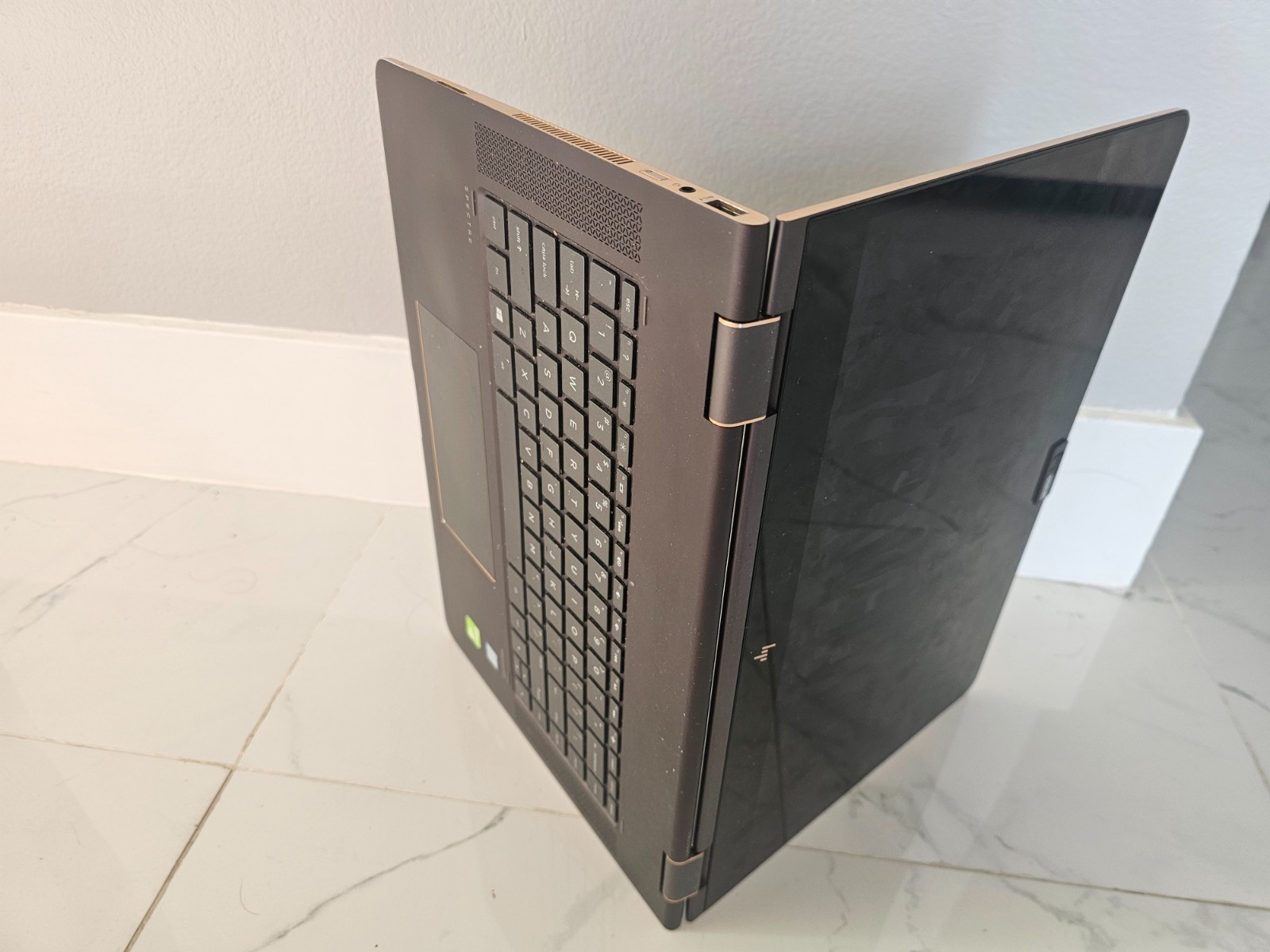 HP Spectre X360 15.6″ model 15-BL112dx SSD i7 8th Gen 16GB) 2-in-1 LAPTOP