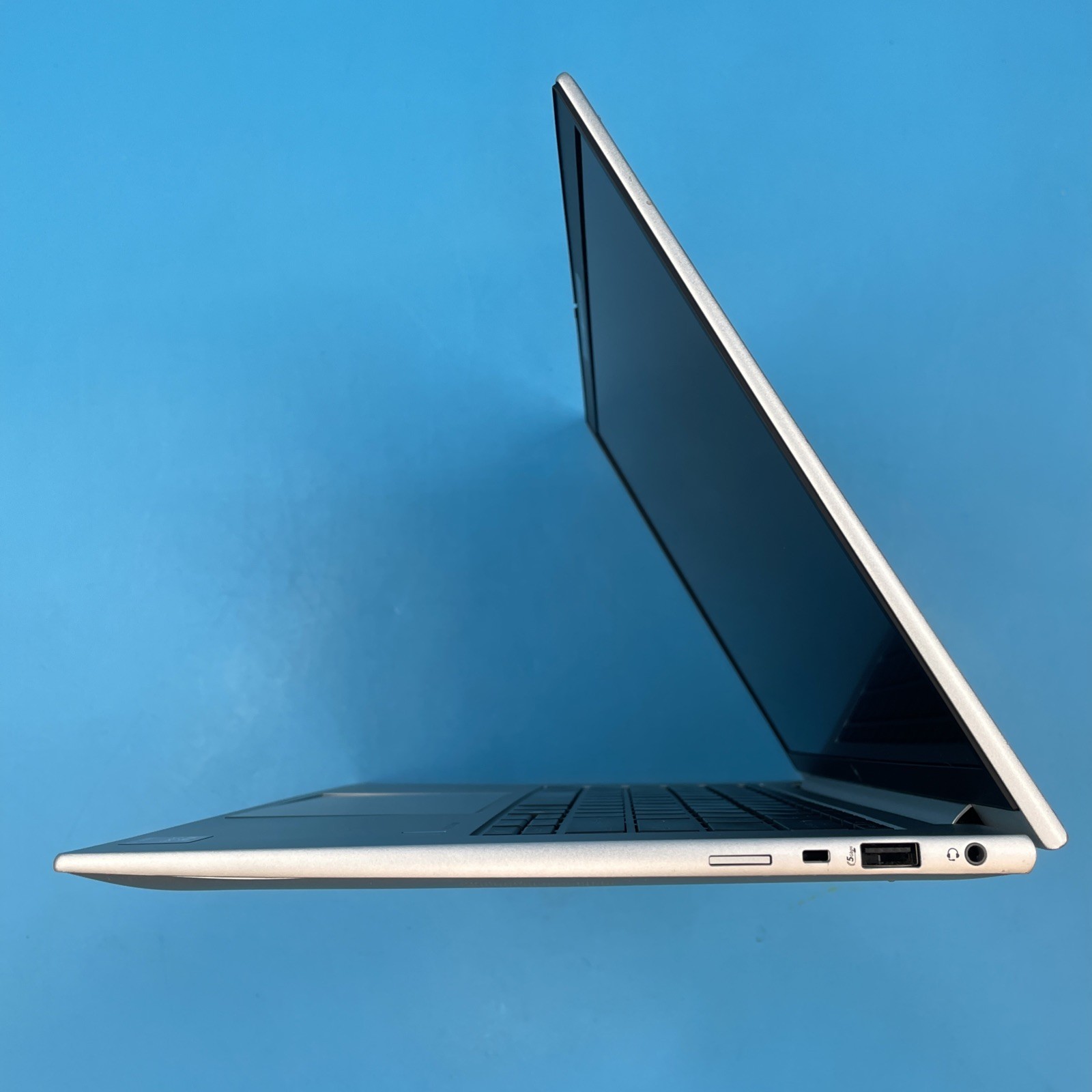 HP EliteBook 840 G11 | Ultra 5 135U | 32GB RAM | 512GB SSD | NO OS | 87% BATTERY