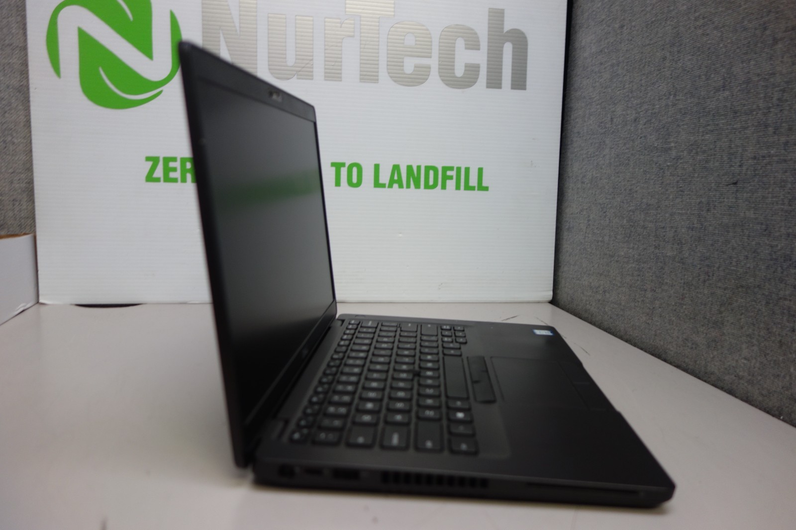 Dell Latitude 5401 14″ i7-9850H 2.6GHz 16GB/256GB m2 SSD [NO OS] Laptop + AC