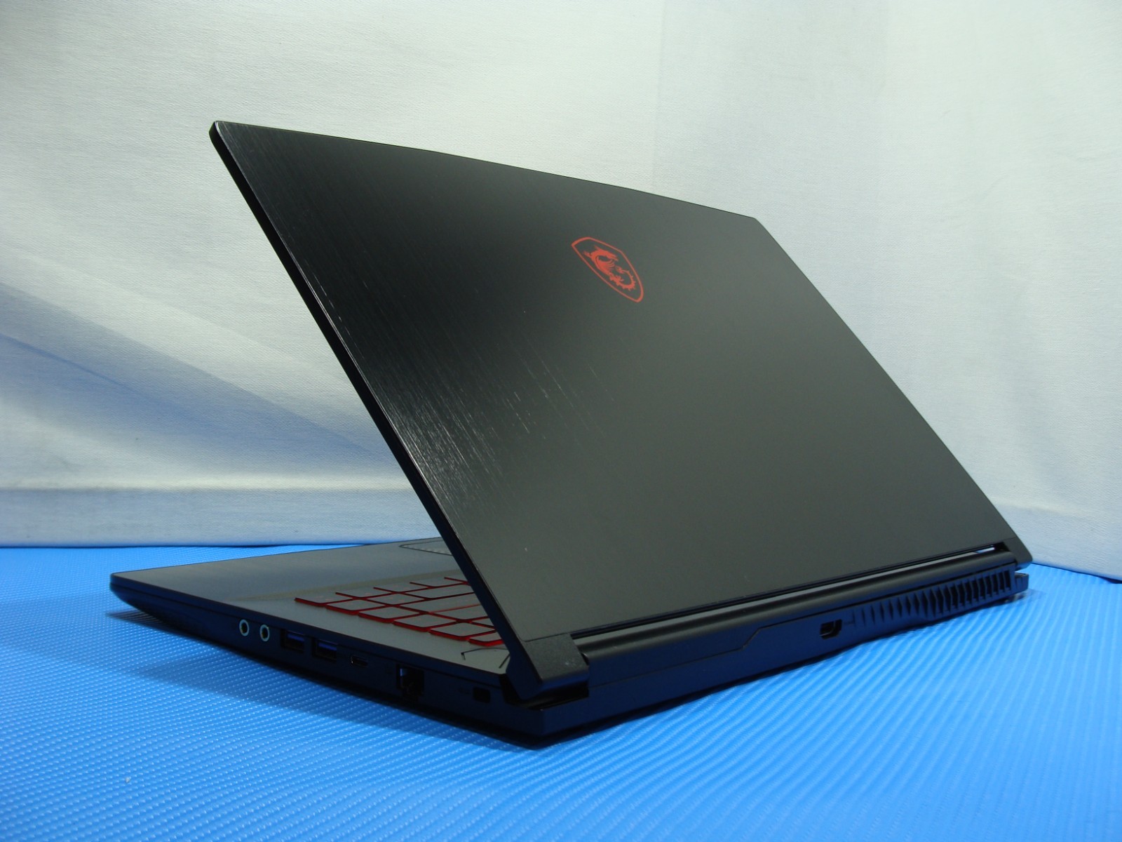 MSI Thin GF63 15.6” FHD 144hz core i5-12450H 2.0GHz 8GB 512GB SSD RTX 2050 4GB