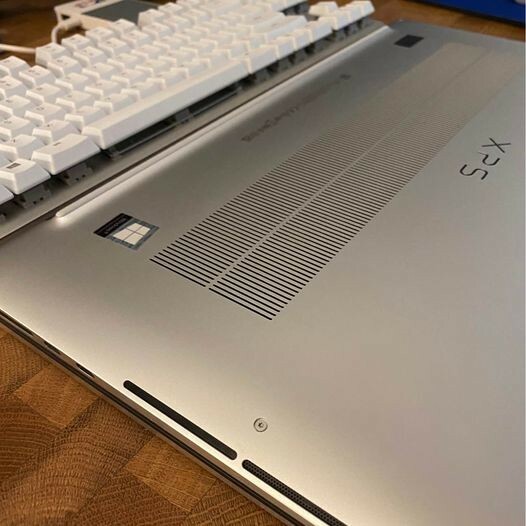 Dell XPS 17 9700 2060 Max-Q i7-10875h UHD 32GB RAM