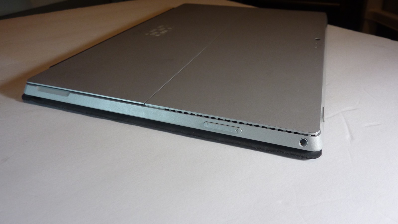Microsoft Surface Pro 3 i7-4650U 8GB 256GB –– W/ Keyboard- WIN 11 +CHARGER