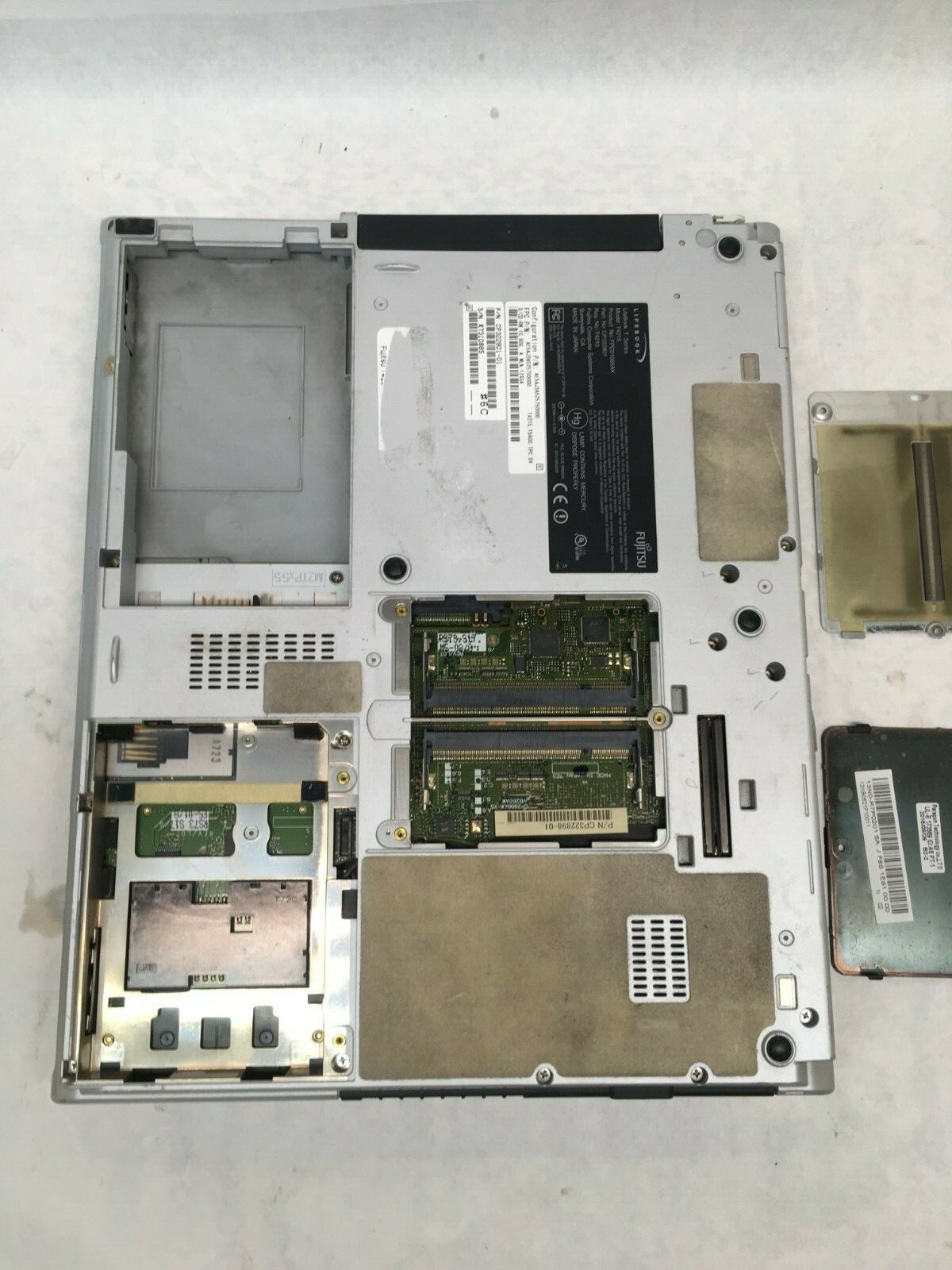Fujitsu LifeBook T4215 Tablet Laptop For Parts Powers on No Video NO HDD/RAM JR