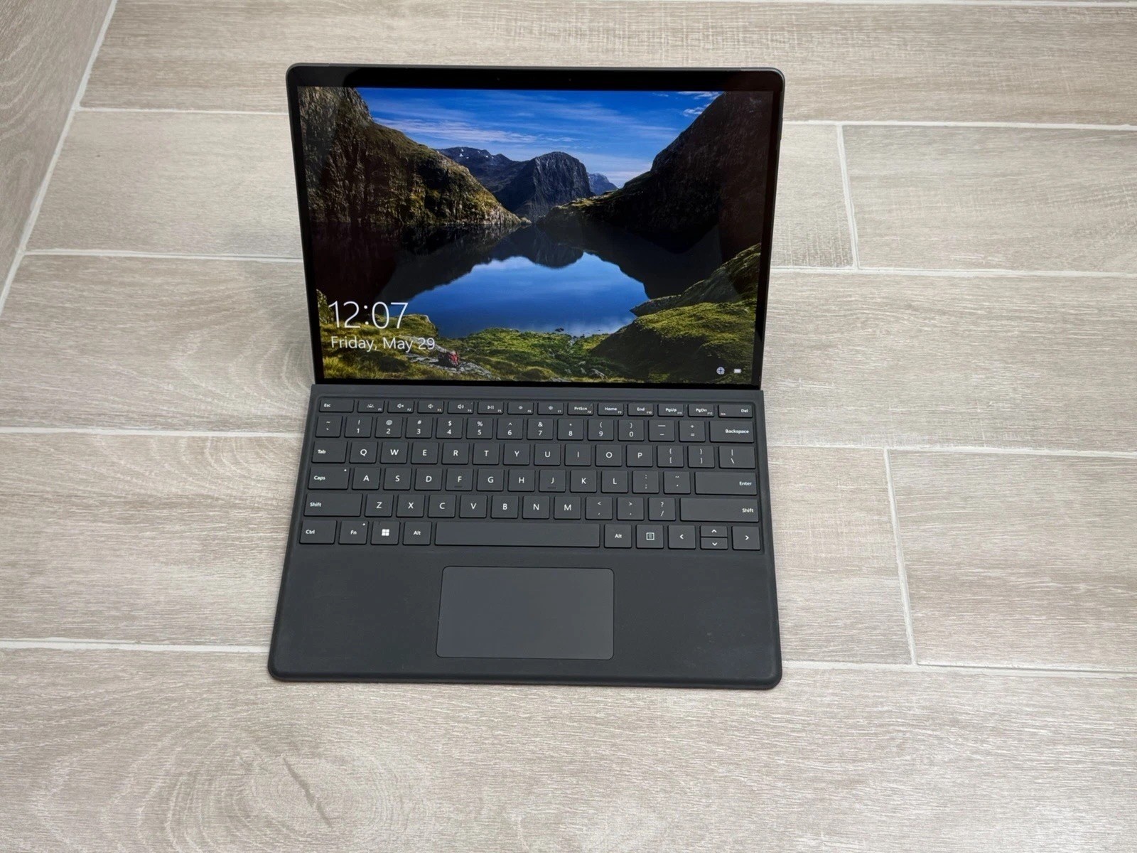 Microsoft Surface Pro 8 13″ Touch Intel Core i5-1135G7 8GB RAM 256GB SSD