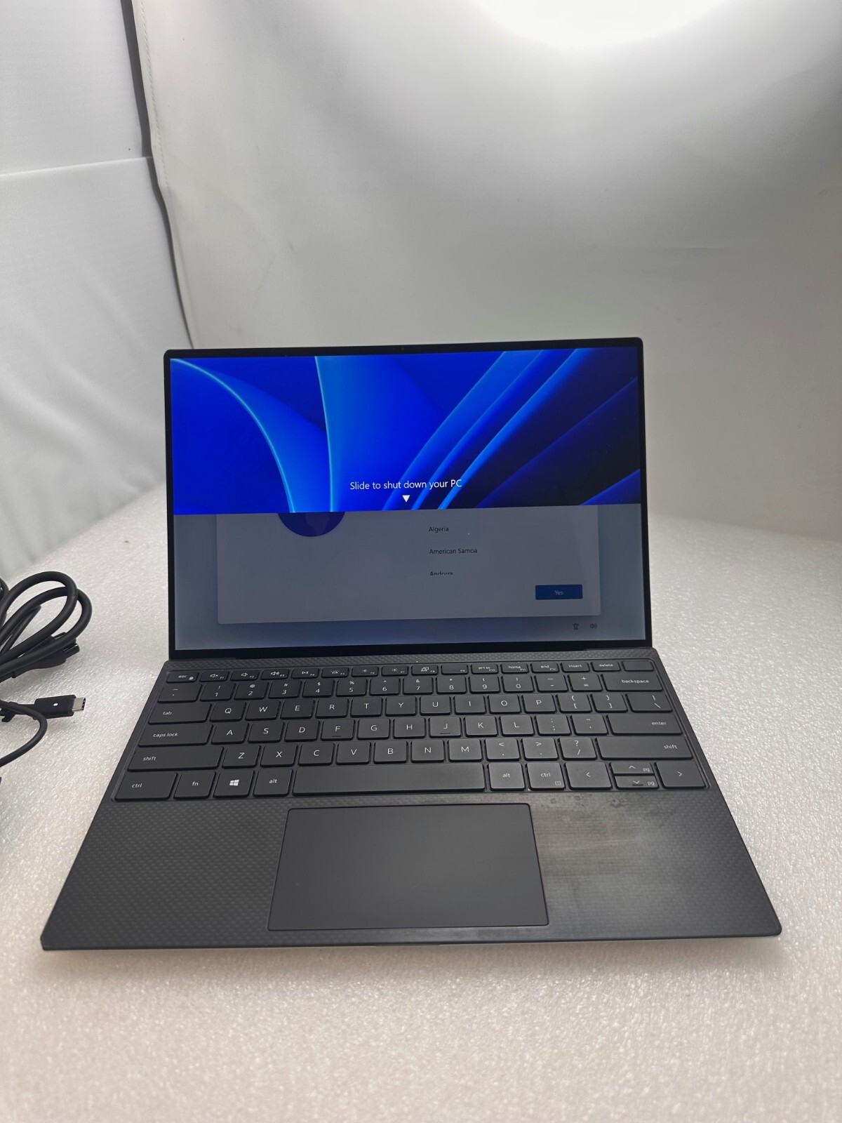 Dell XPS 9300 FHD Intel i7-1065G7 8GB DDR4 Ram 256 NVMe SSD Win 11