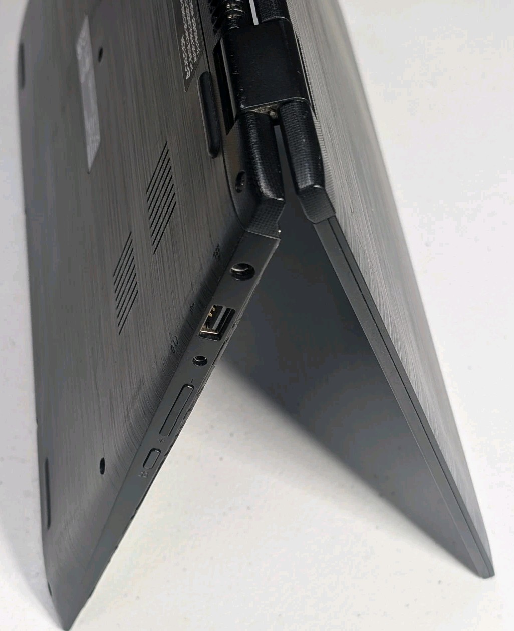 Collectable Toshiba Satellite E45W-C4200X 14in 500GB, 6GB RAM/ i3 5th Gn 2.1GHz