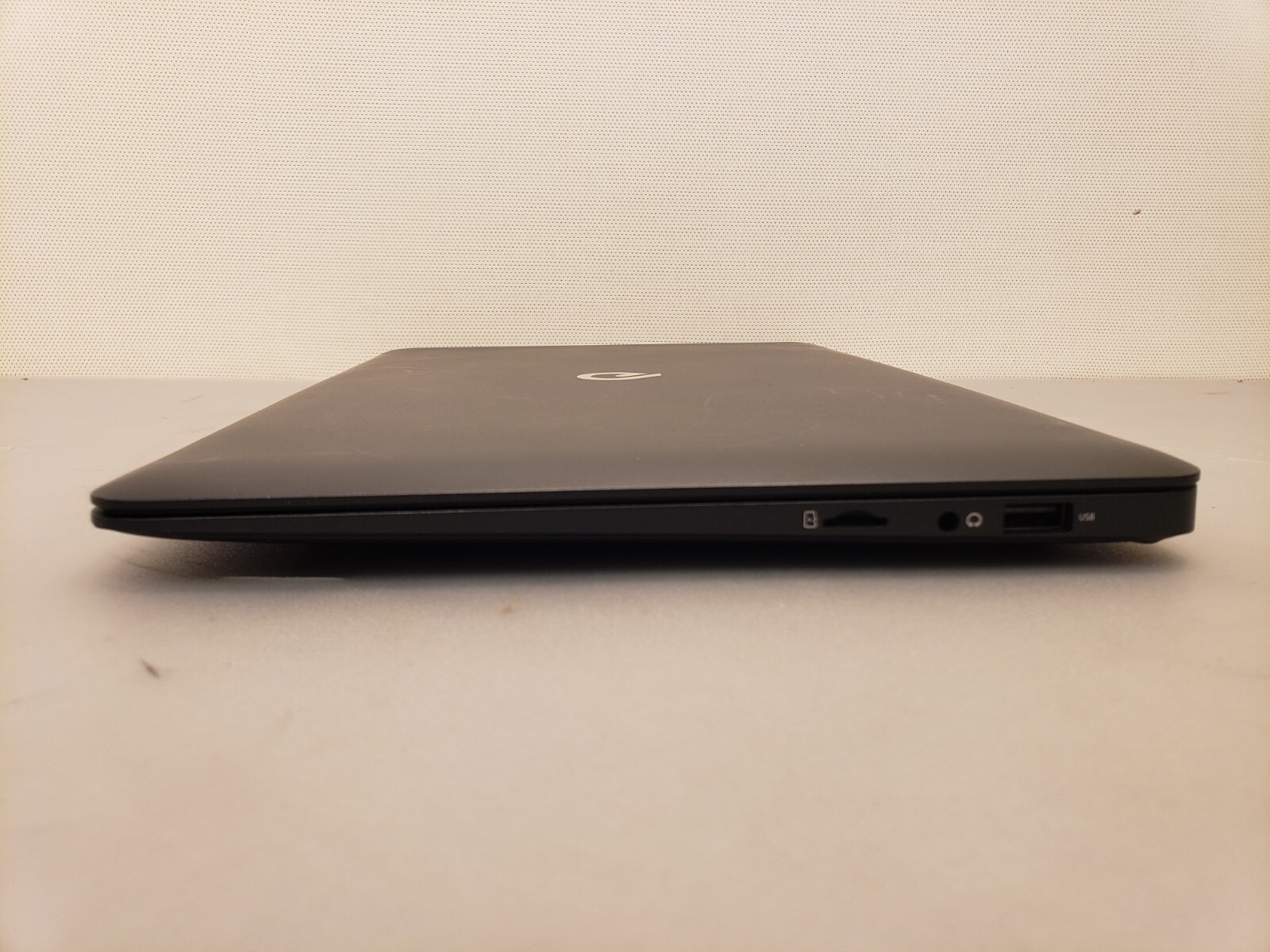 Teqnio Ultra Slim Laptop ELL1201T 12.5″ Windows 10 32GB SSD 2GB Intel Atom