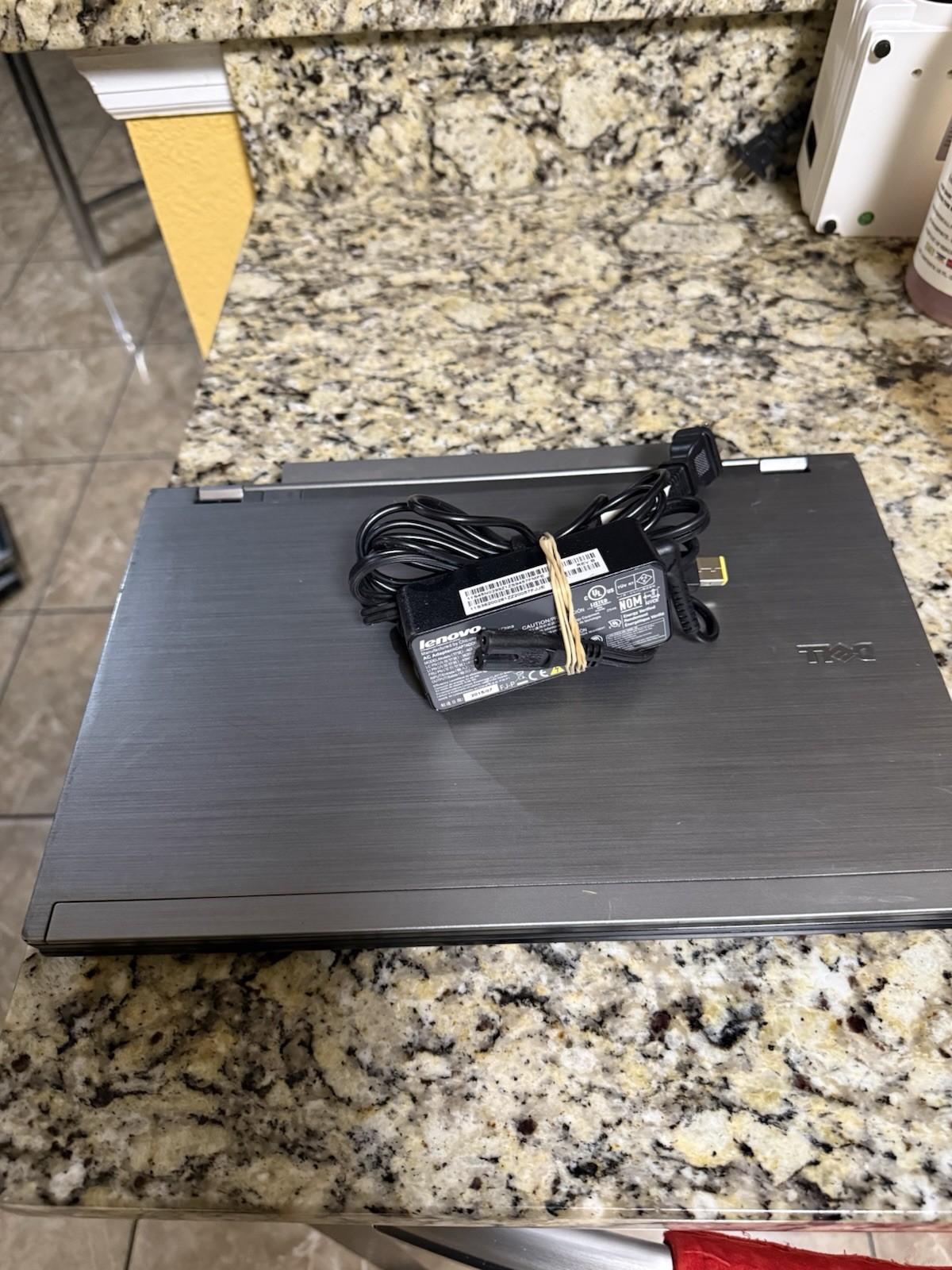 Dell Latitude E4310 Intel i5-M520 2.4GHz 4 GB 160HDD/Win 10 pro/charger in